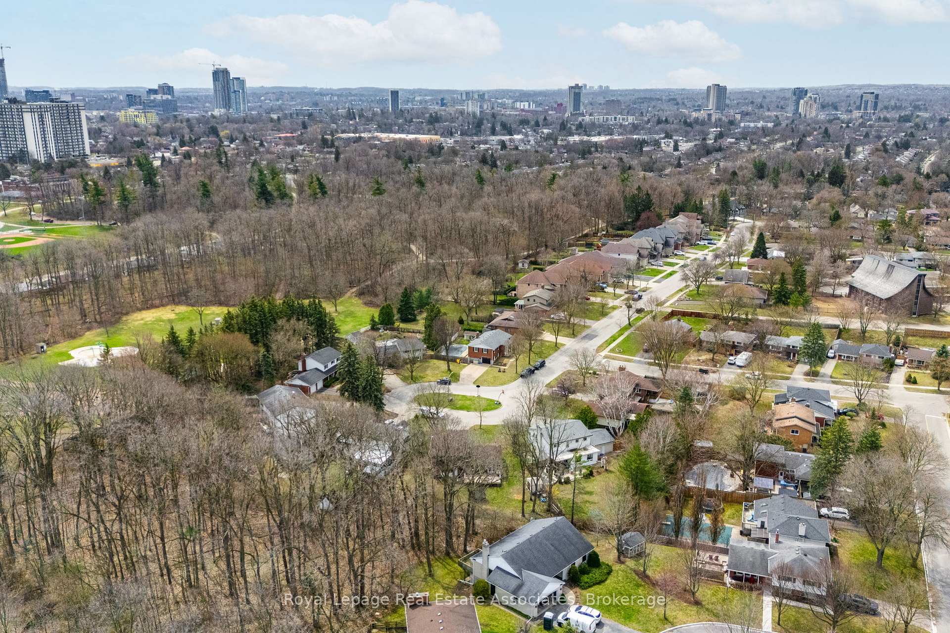 Photo 5 of 104 Cardinal Crescent S, Waterloo — HOMEH