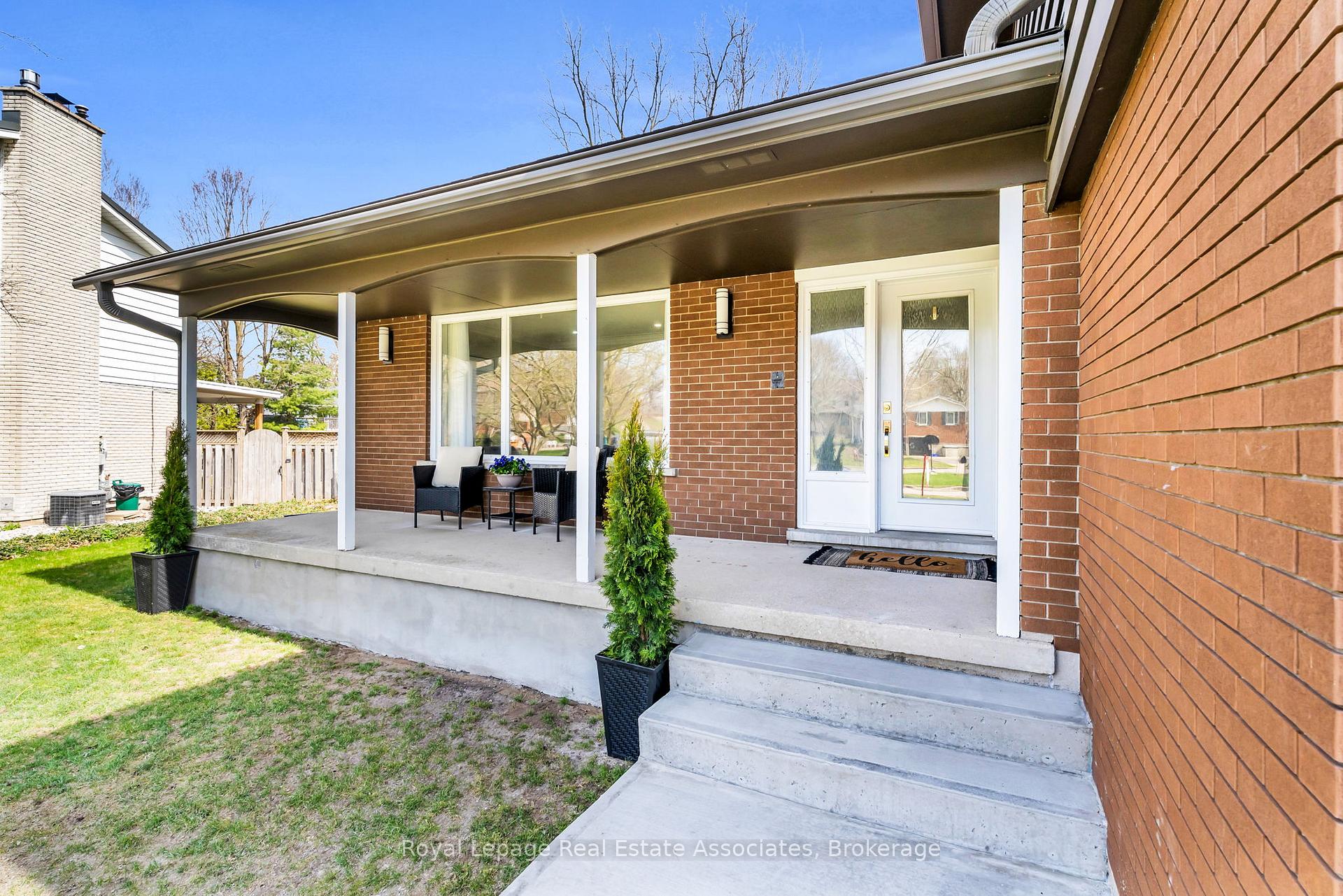 Photo 9 of 104 Cardinal Crescent S, Waterloo — HOMEH