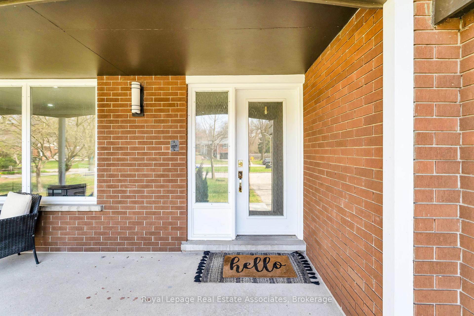 Photo 10 of 104 Cardinal Crescent S, Waterloo — HOMEH
