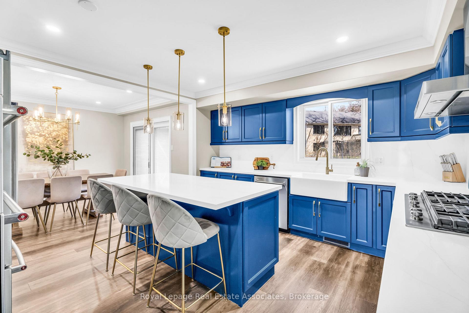 Photo 15 of 104 Cardinal Crescent S, Waterloo — HOMEH