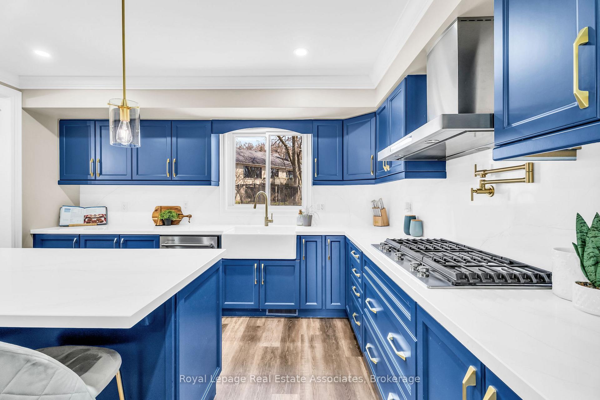 Photo 16 of 104 Cardinal Crescent S, Waterloo — HOMEH