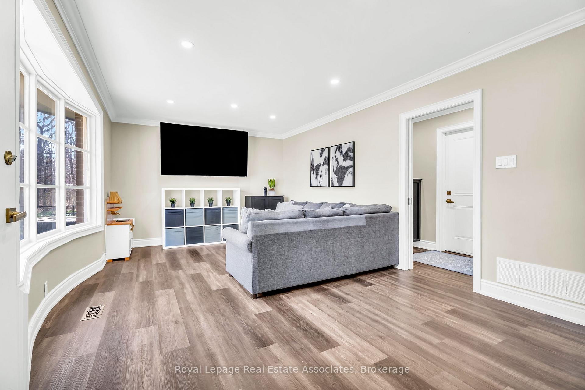 Photo 23 of 104 Cardinal Crescent S, Waterloo — HOMEH