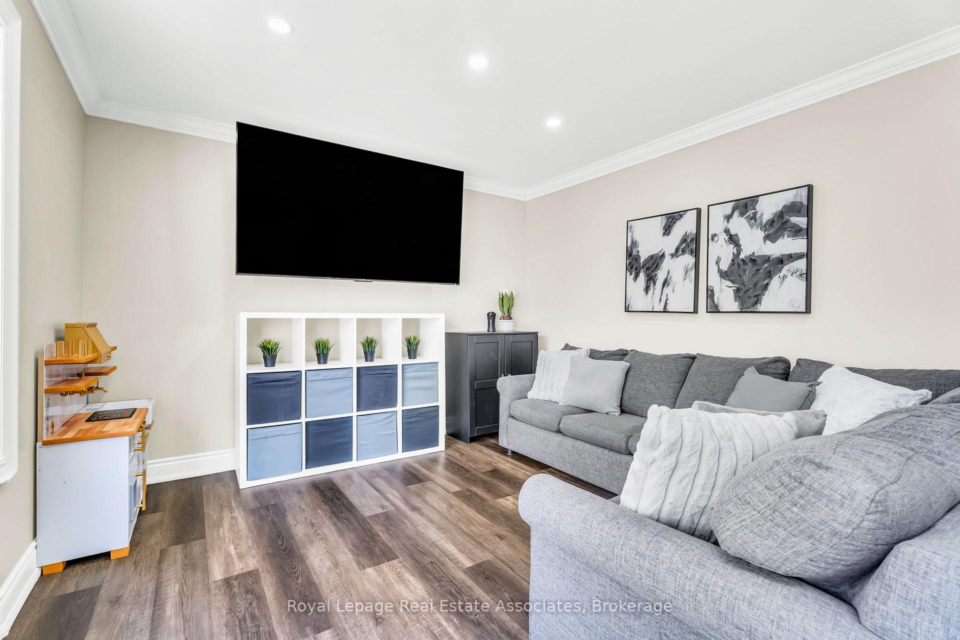 Photo 24 of 104 Cardinal Crescent S, Waterloo — HOMEH