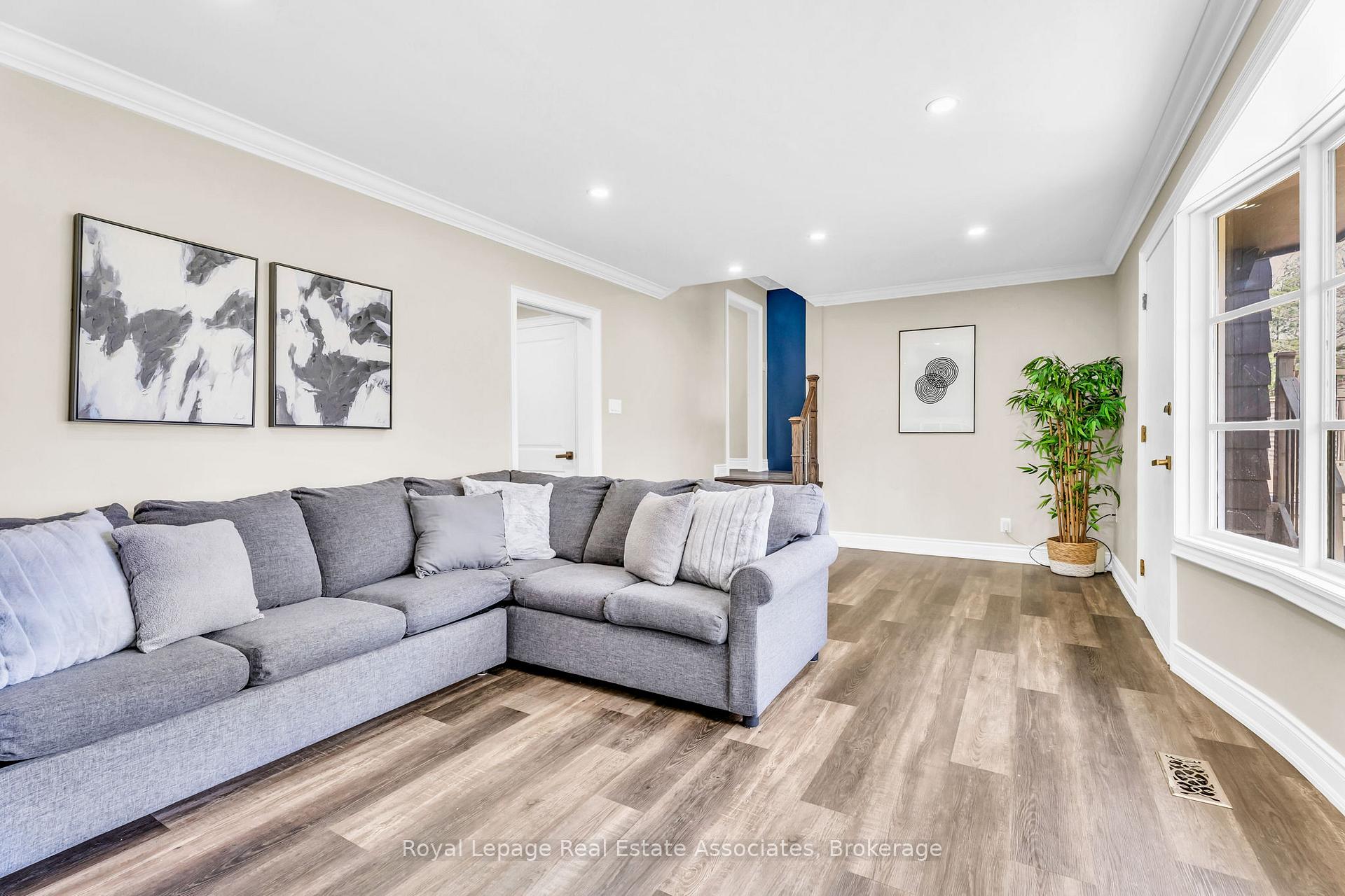 Photo 25 of 104 Cardinal Crescent S, Waterloo — HOMEH