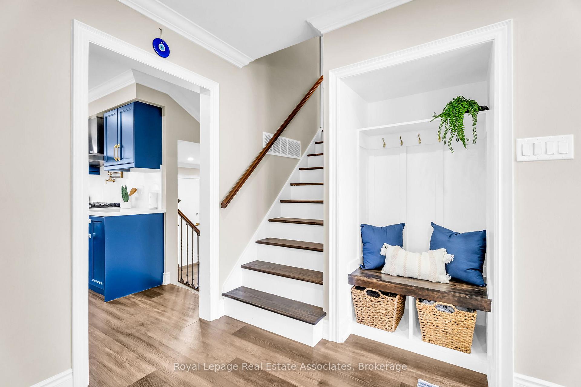 Photo 27 of 104 Cardinal Crescent S, Waterloo — HOMEH