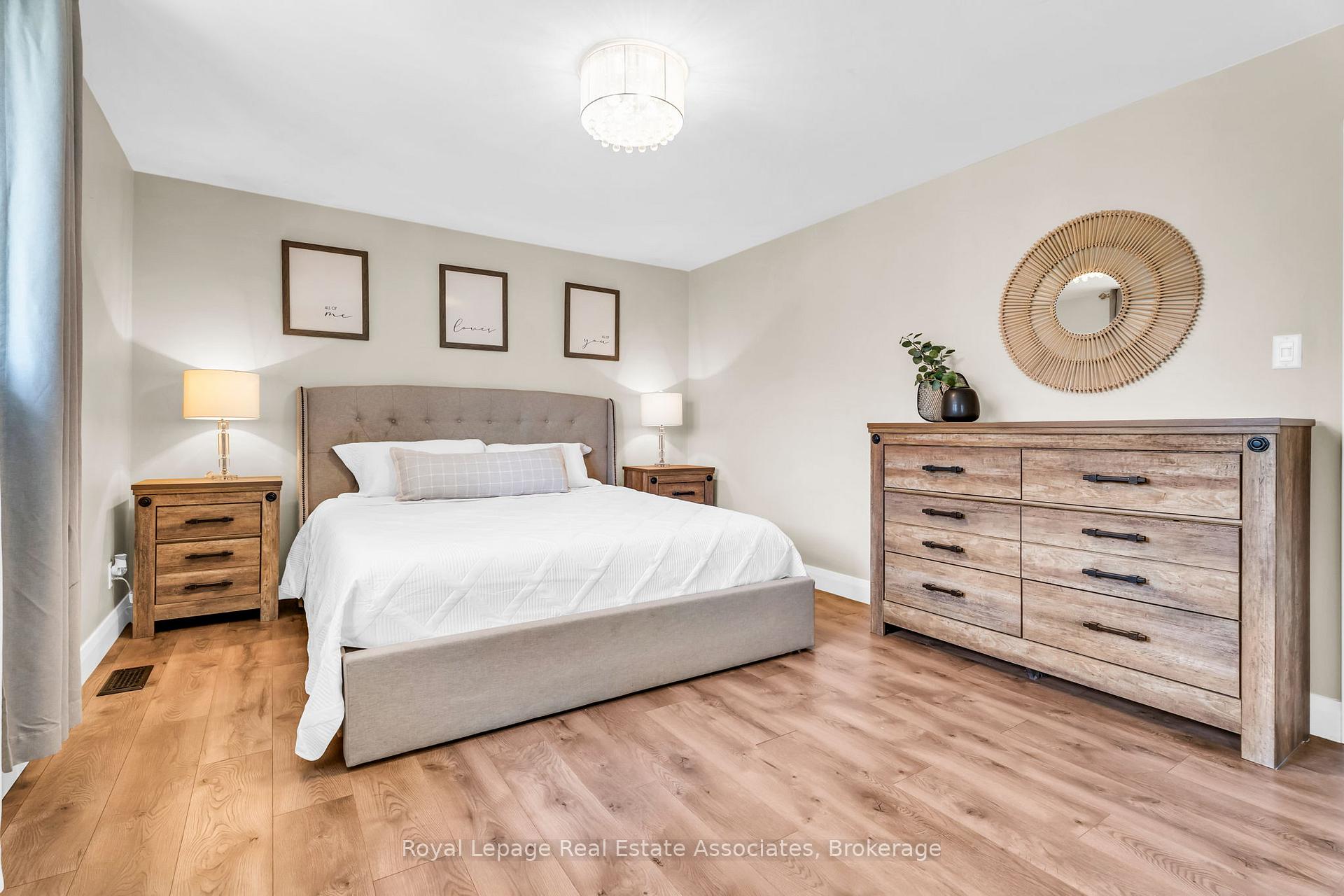 Photo 29 of 104 Cardinal Crescent S, Waterloo — HOMEH