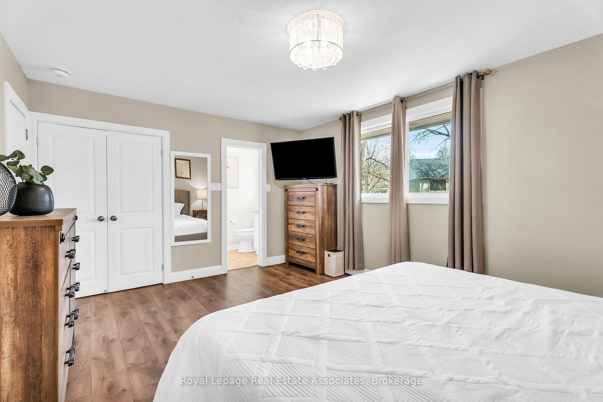 Photo 30 of 104 Cardinal Crescent S, Waterloo — HOMEH