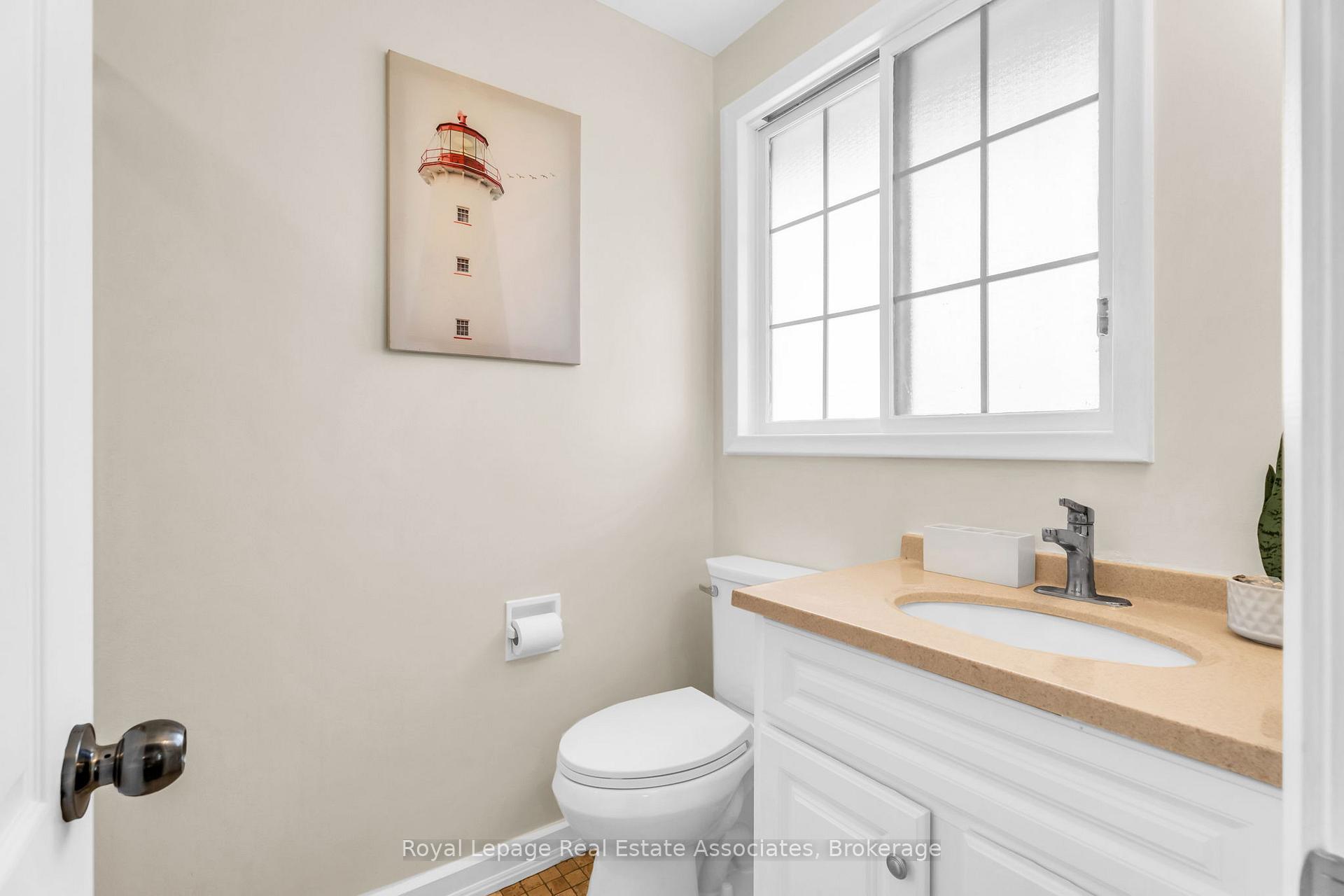 Photo 31 of 104 Cardinal Crescent S, Waterloo — HOMEH