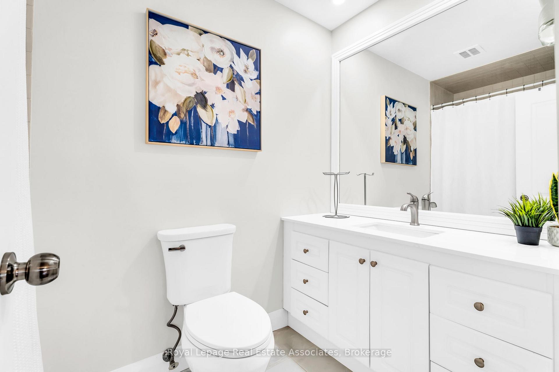 Photo 35 of 104 Cardinal Crescent S, Waterloo — HOMEH