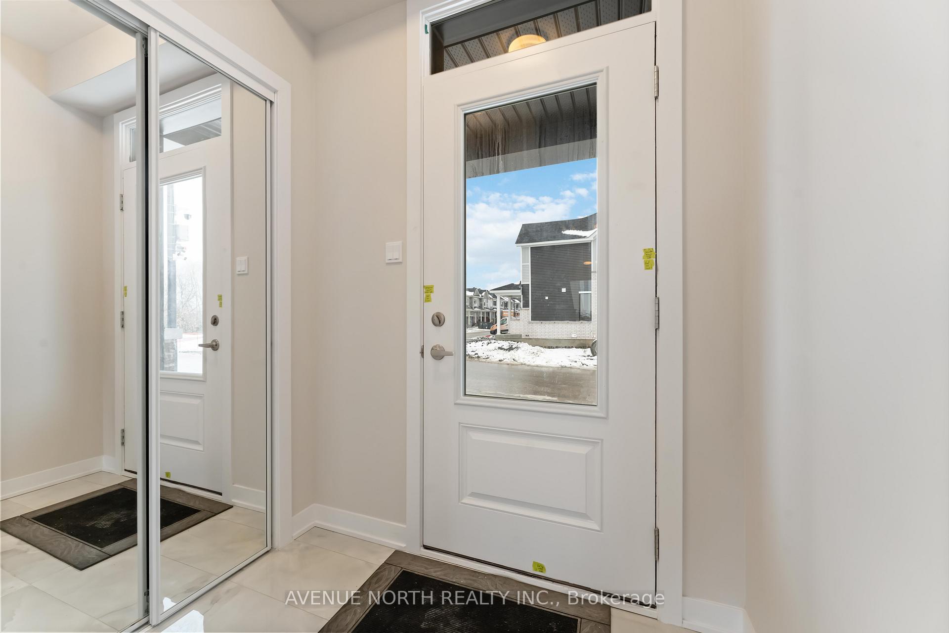 Photo 3 of 364 Les Emmerson Drive, Ottawa, Barrhaven - Heritage Park — HOMEH