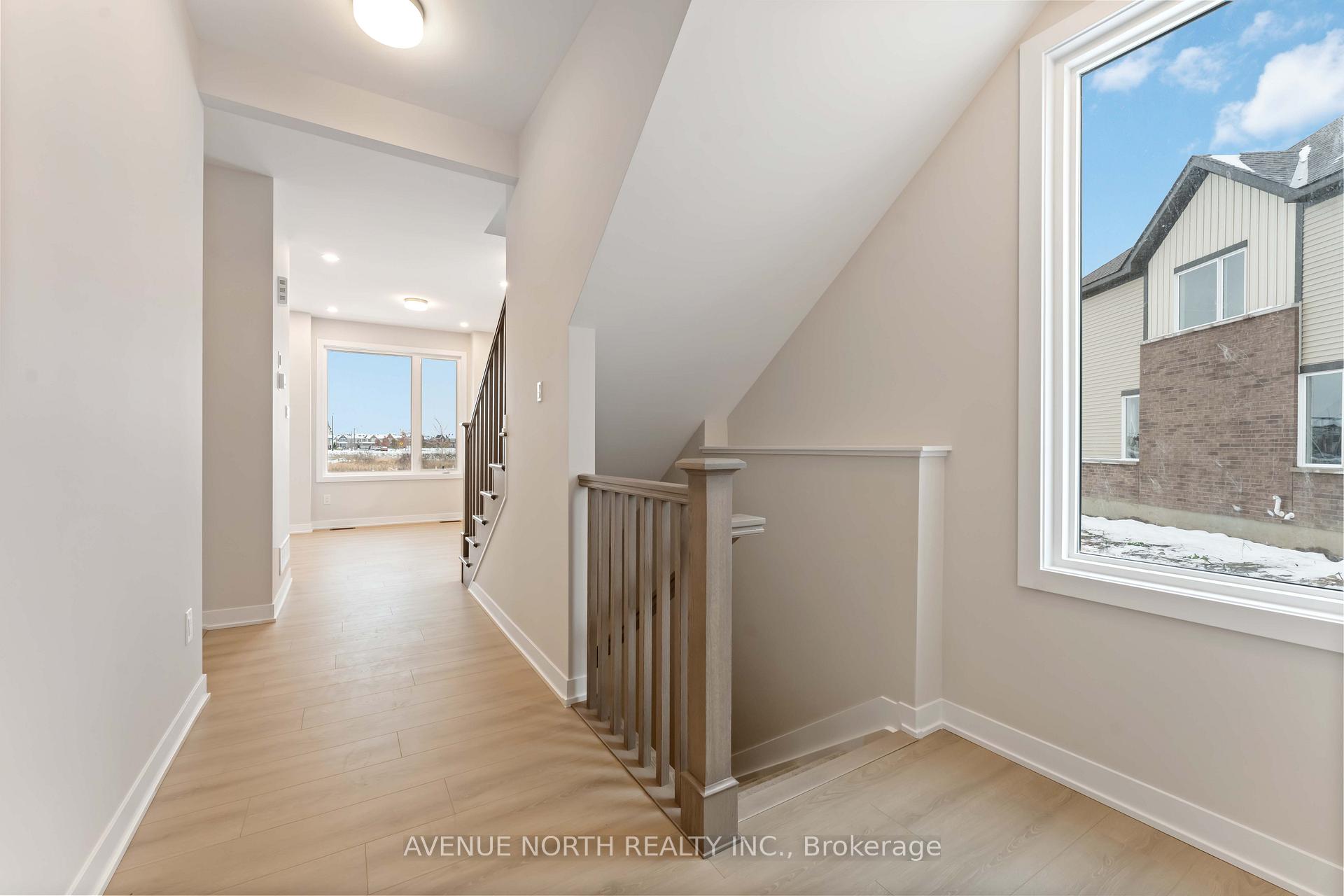 Photo 4 of 364 Les Emmerson Drive, Ottawa, Barrhaven - Heritage Park — HOMEH