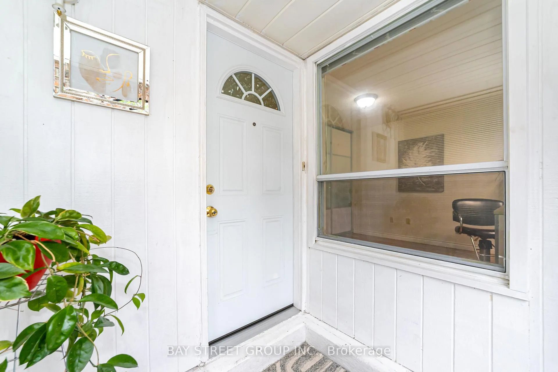 Photo 3 of 61 Mabley Crescent, Vaughan, Lakeview Estates — HOMEH