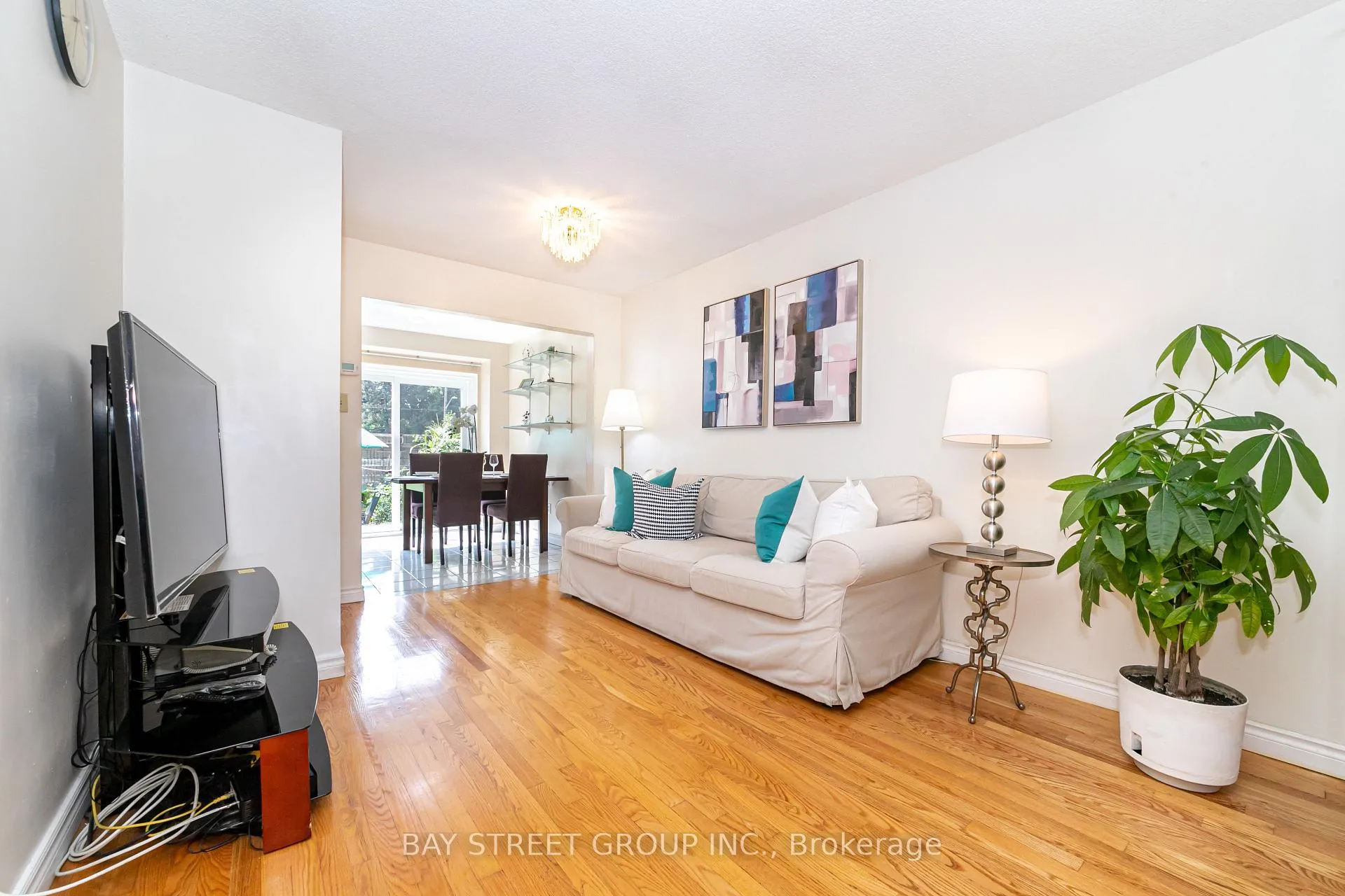 Photo 7 of 61 Mabley Crescent, Vaughan, Lakeview Estates — HOMEH