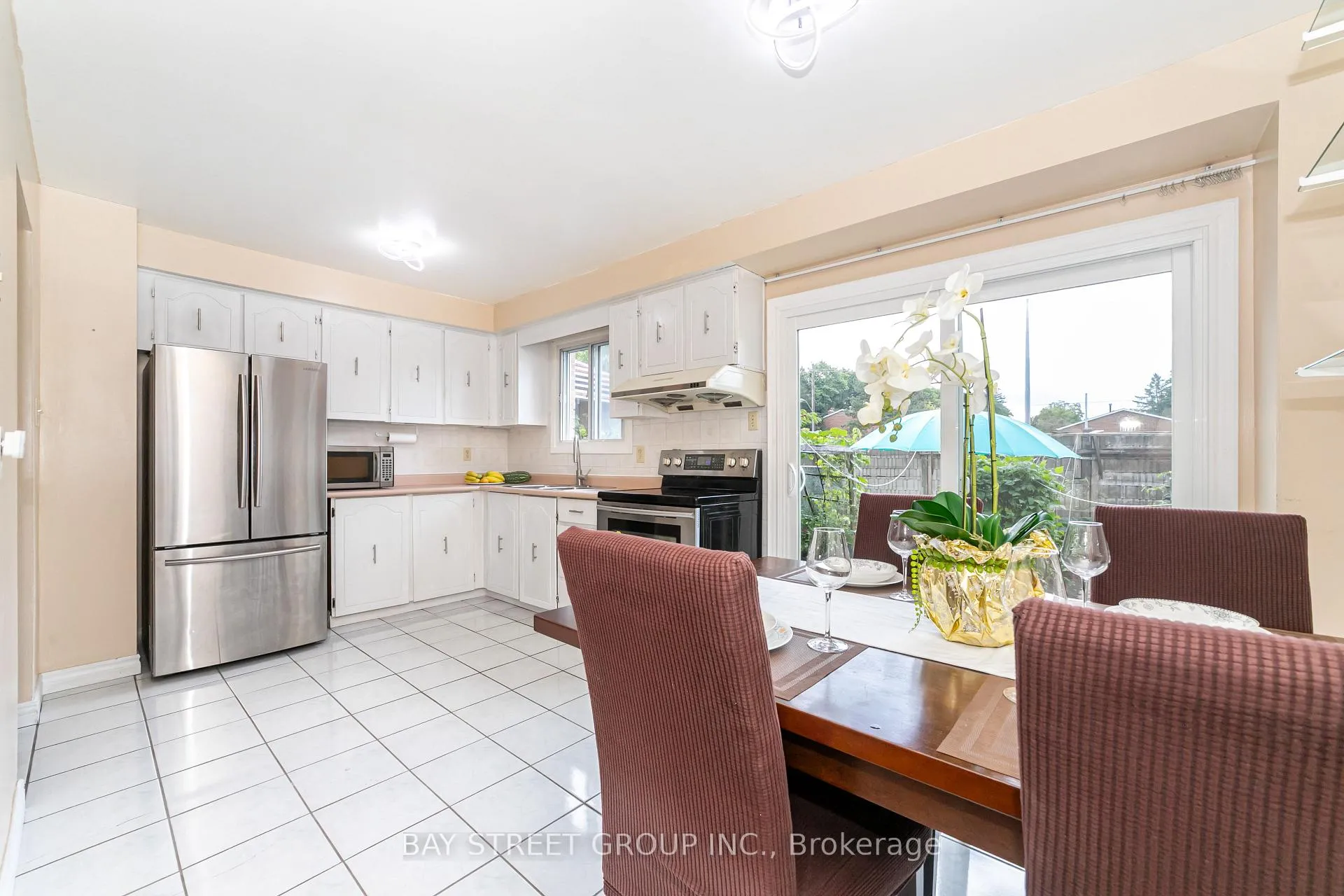 Photo 11 of 61 Mabley Crescent, Vaughan, Lakeview Estates — HOMEH