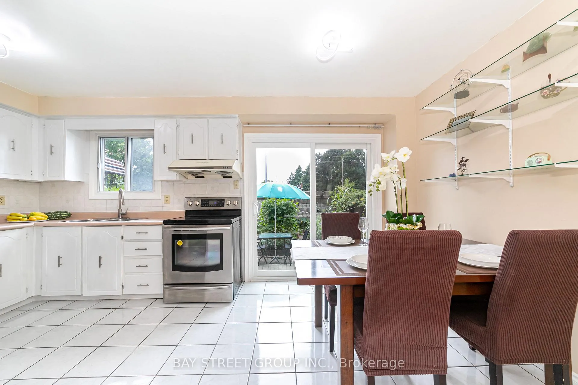 Photo 12 of 61 Mabley Crescent, Vaughan, Lakeview Estates — HOMEH