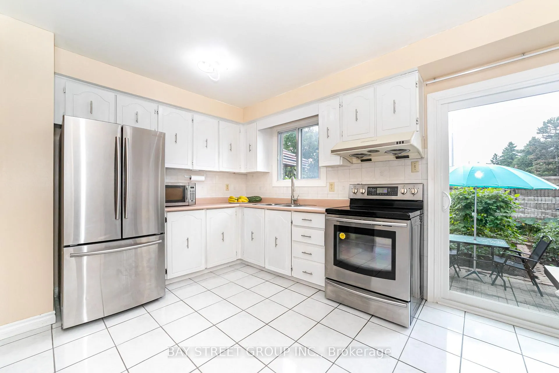 Photo 13 of 61 Mabley Crescent, Vaughan, Lakeview Estates — HOMEH