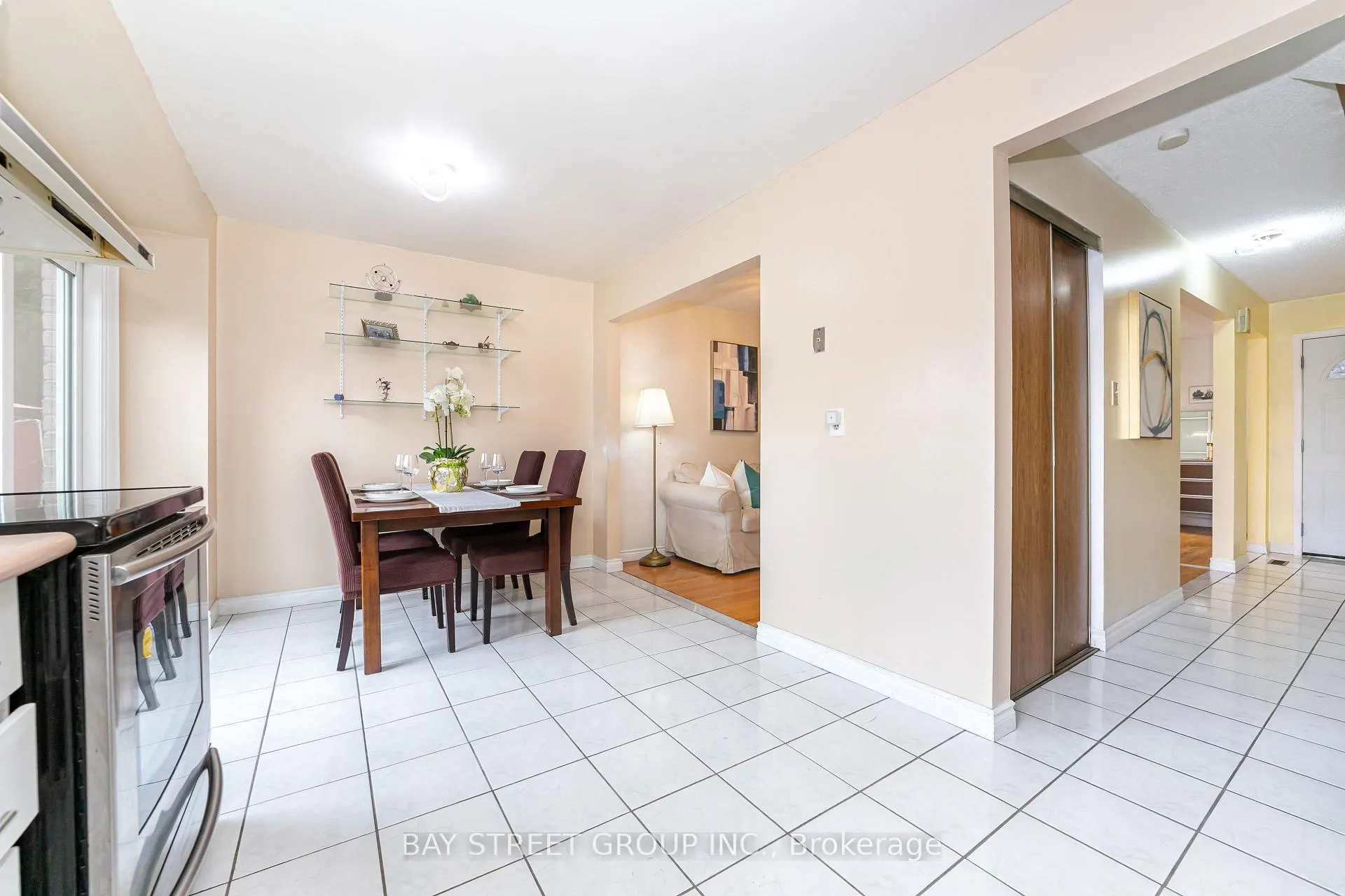 Photo 14 of 61 Mabley Crescent, Vaughan, Lakeview Estates — HOMEH