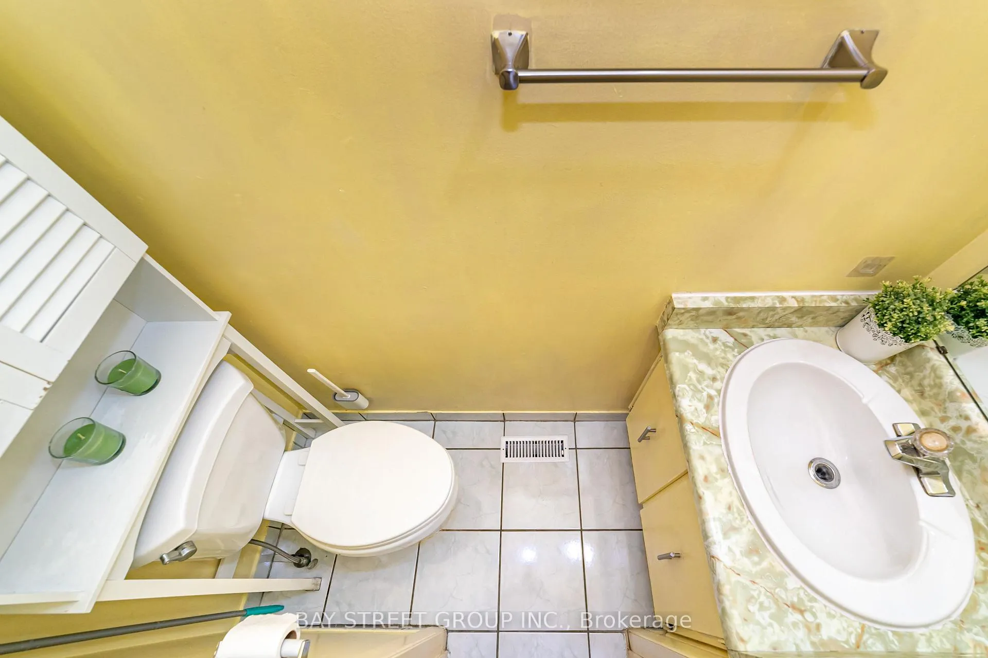 Photo 15 of 61 Mabley Crescent, Vaughan, Lakeview Estates — HOMEH