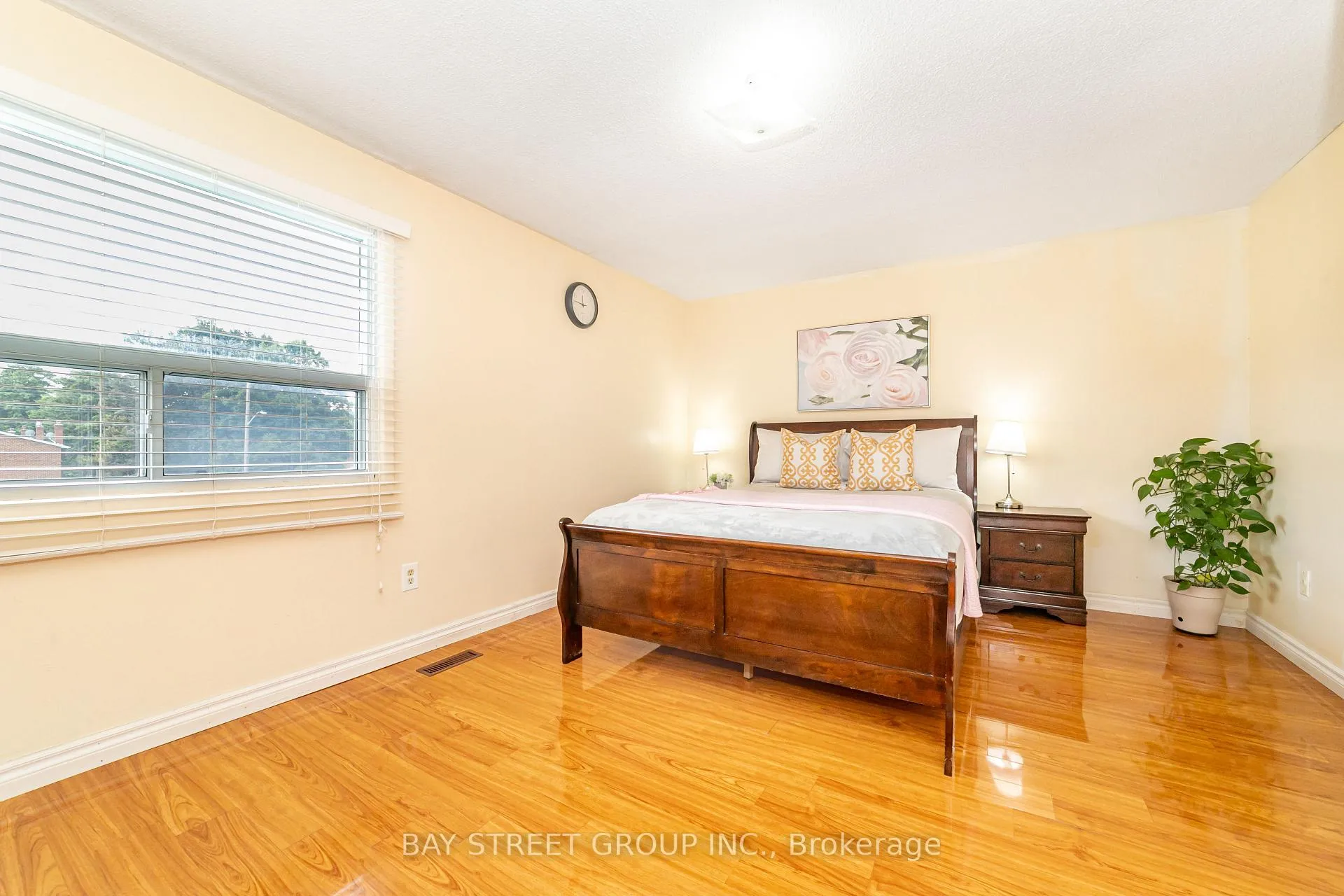 Photo 16 of 61 Mabley Crescent, Vaughan, Lakeview Estates — HOMEH