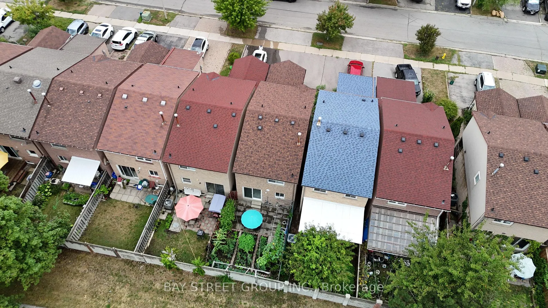 Photo 33 of 61 Mabley Crescent, Vaughan, Lakeview Estates — HOMEH
