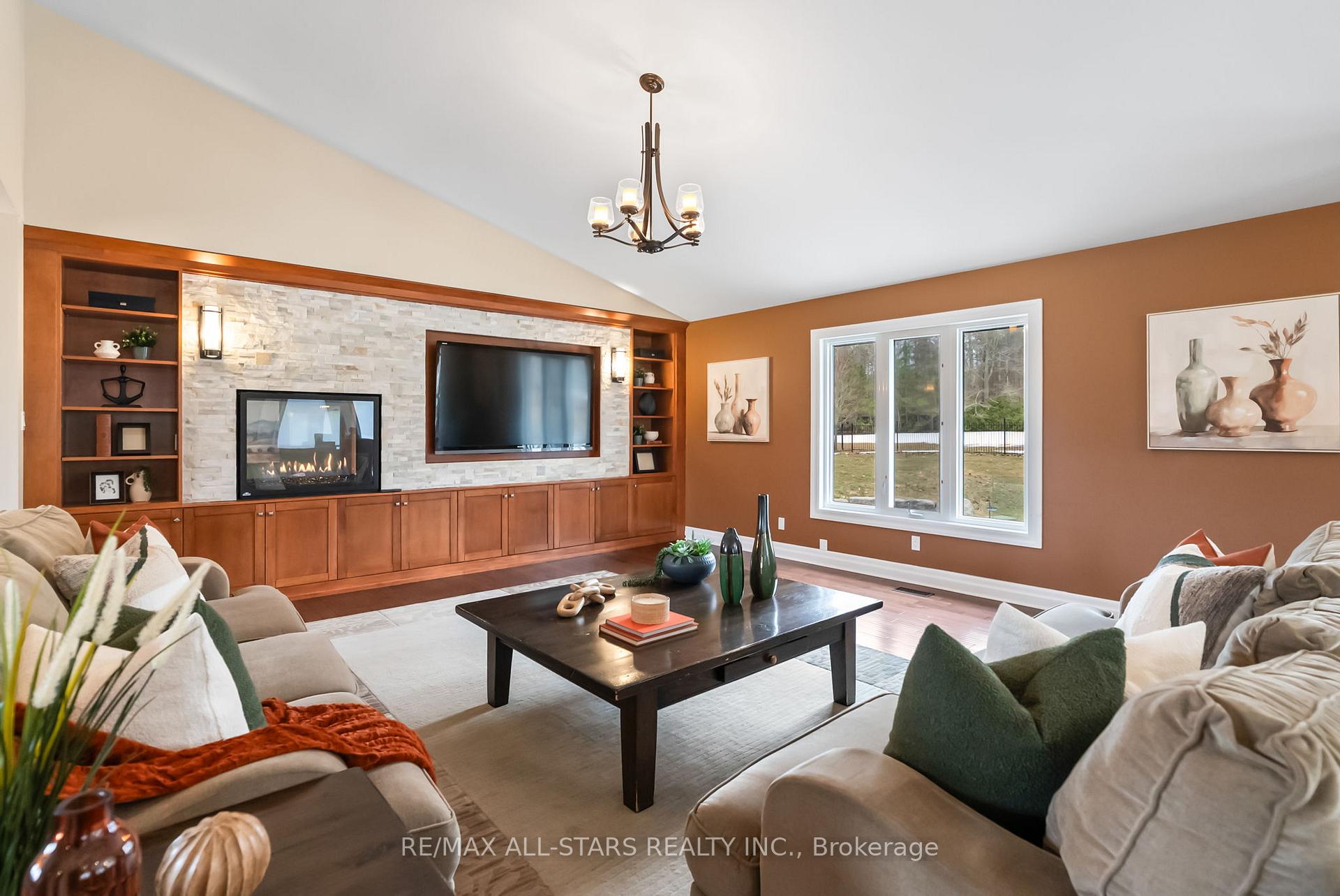 Photo 6 of 23 Silver Spring Crescent, Uxbridge, Rural Uxbridge — HOMEH