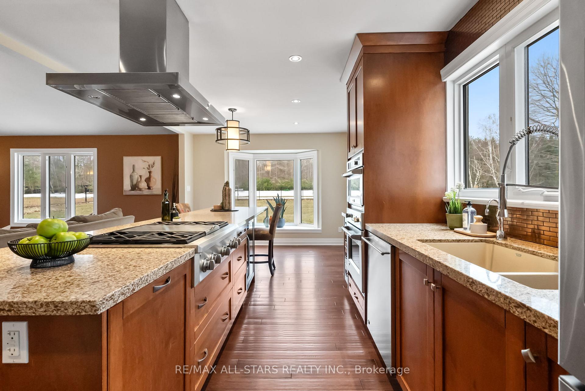 Photo 13 of 23 Silver Spring Crescent, Uxbridge, Rural Uxbridge — HOMEH
