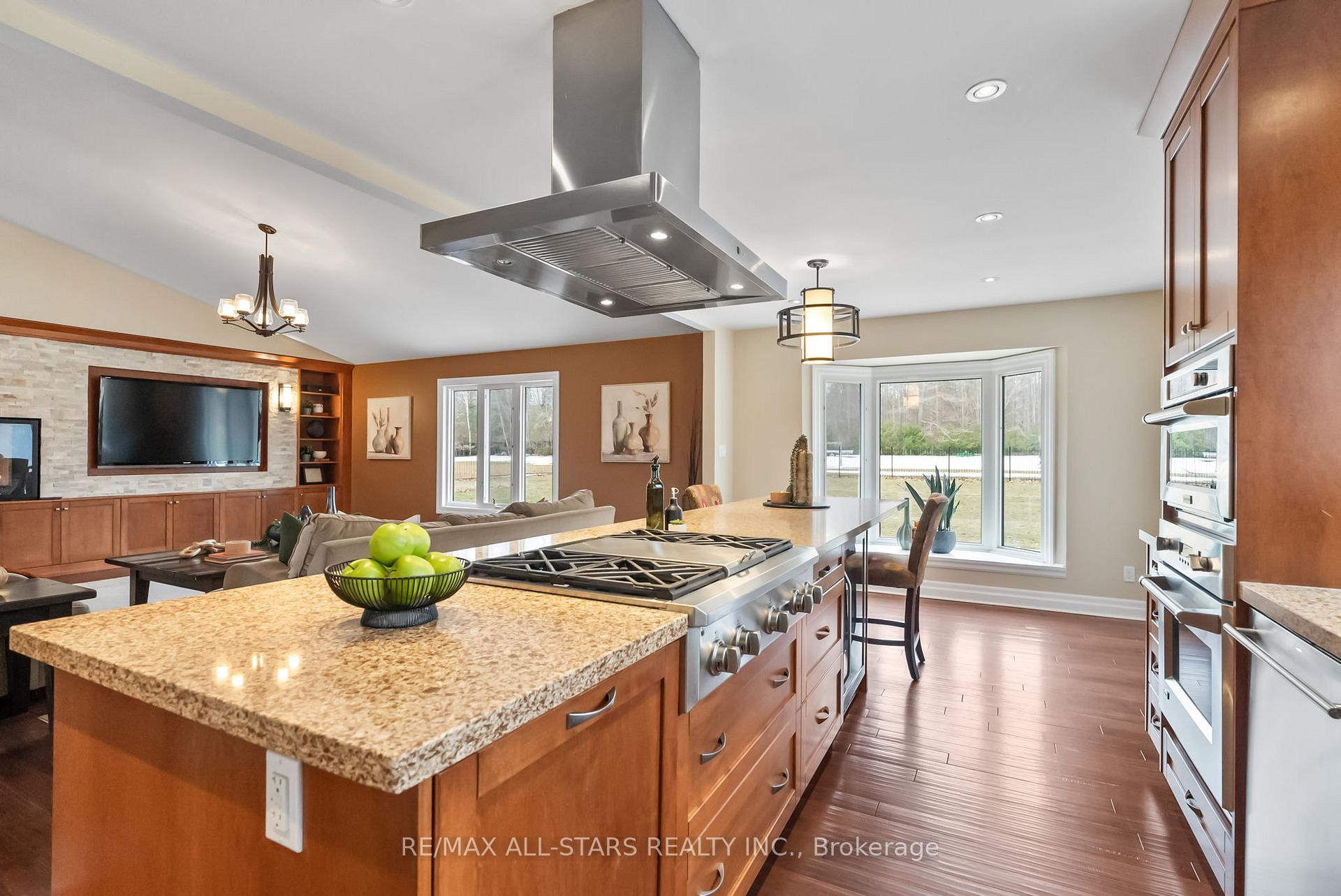 Photo 14 of 23 Silver Spring Crescent, Uxbridge, Rural Uxbridge — HOMEH