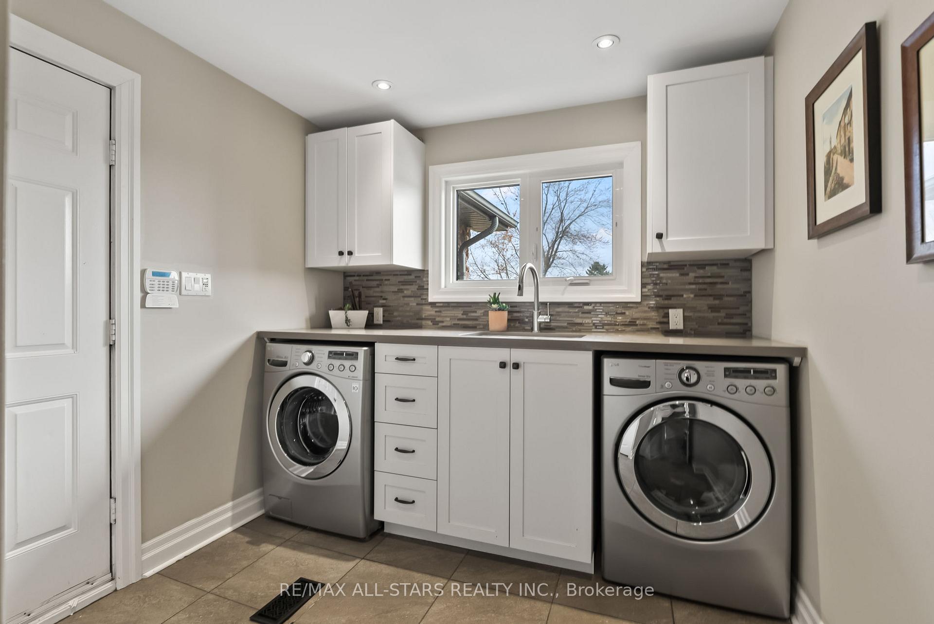 Photo 16 of 23 Silver Spring Crescent, Uxbridge, Rural Uxbridge — HOMEH
