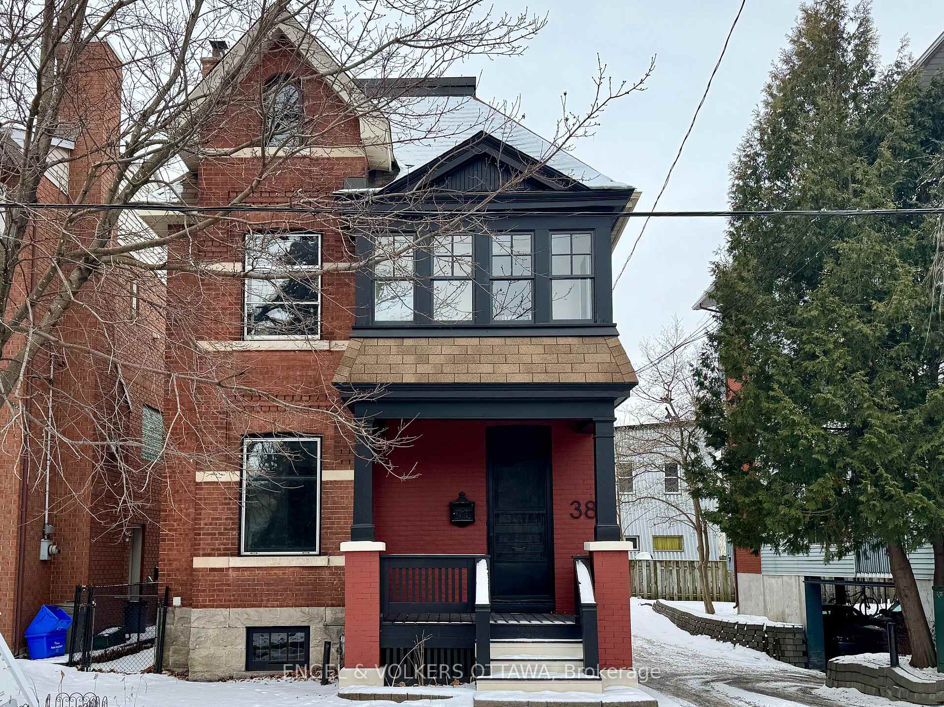 Front of 38 Foster Street
