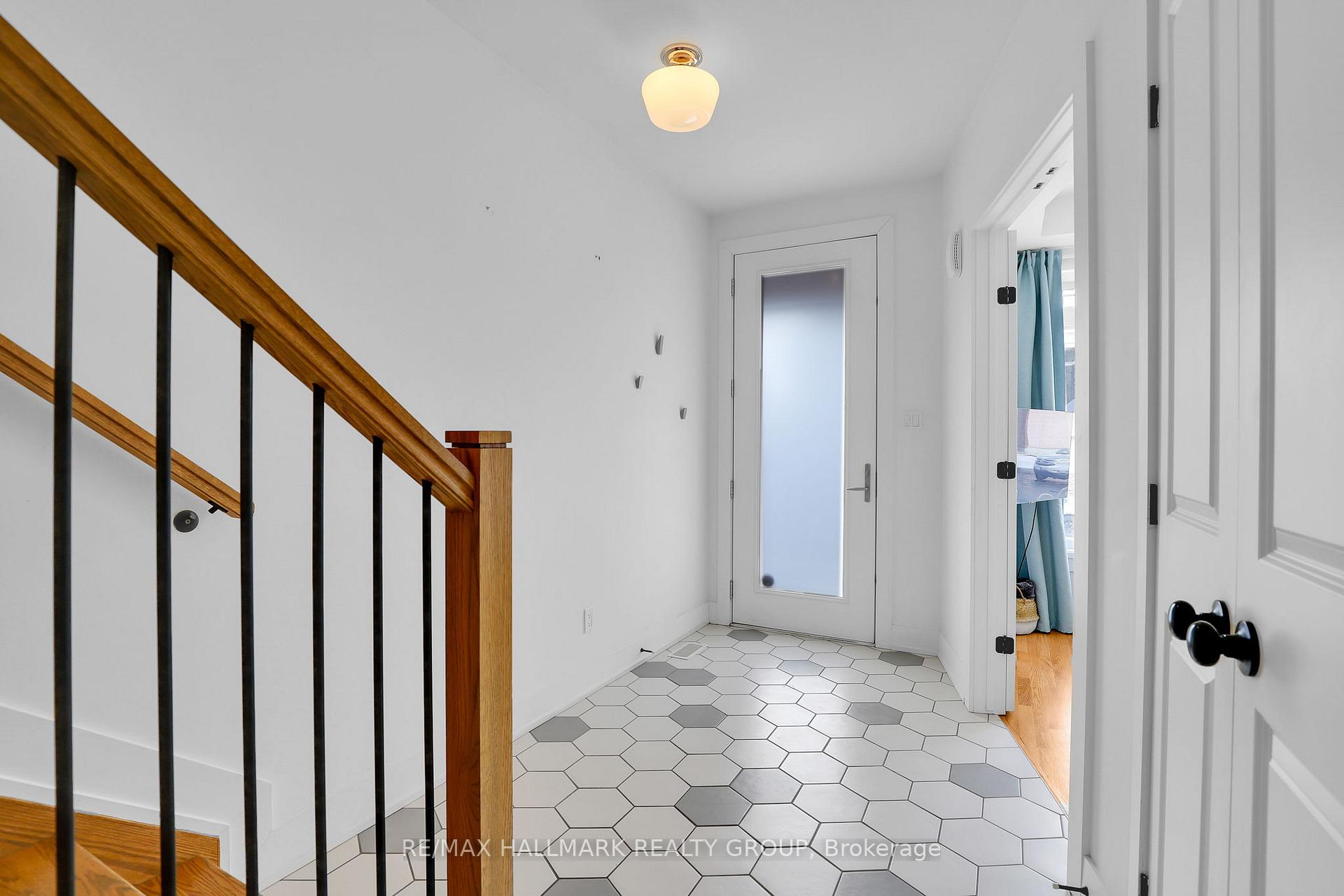 Photo 2 of 353B Booth Street, Ottawa, West Centre Town — HOMEH