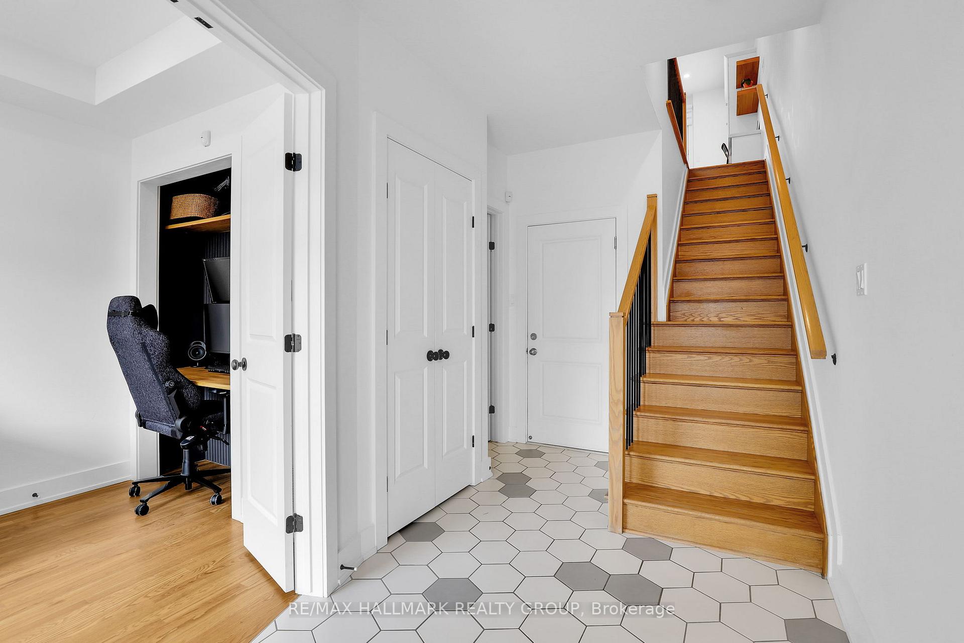 Photo 3 of 353B Booth Street, Ottawa, West Centre Town — HOMEH