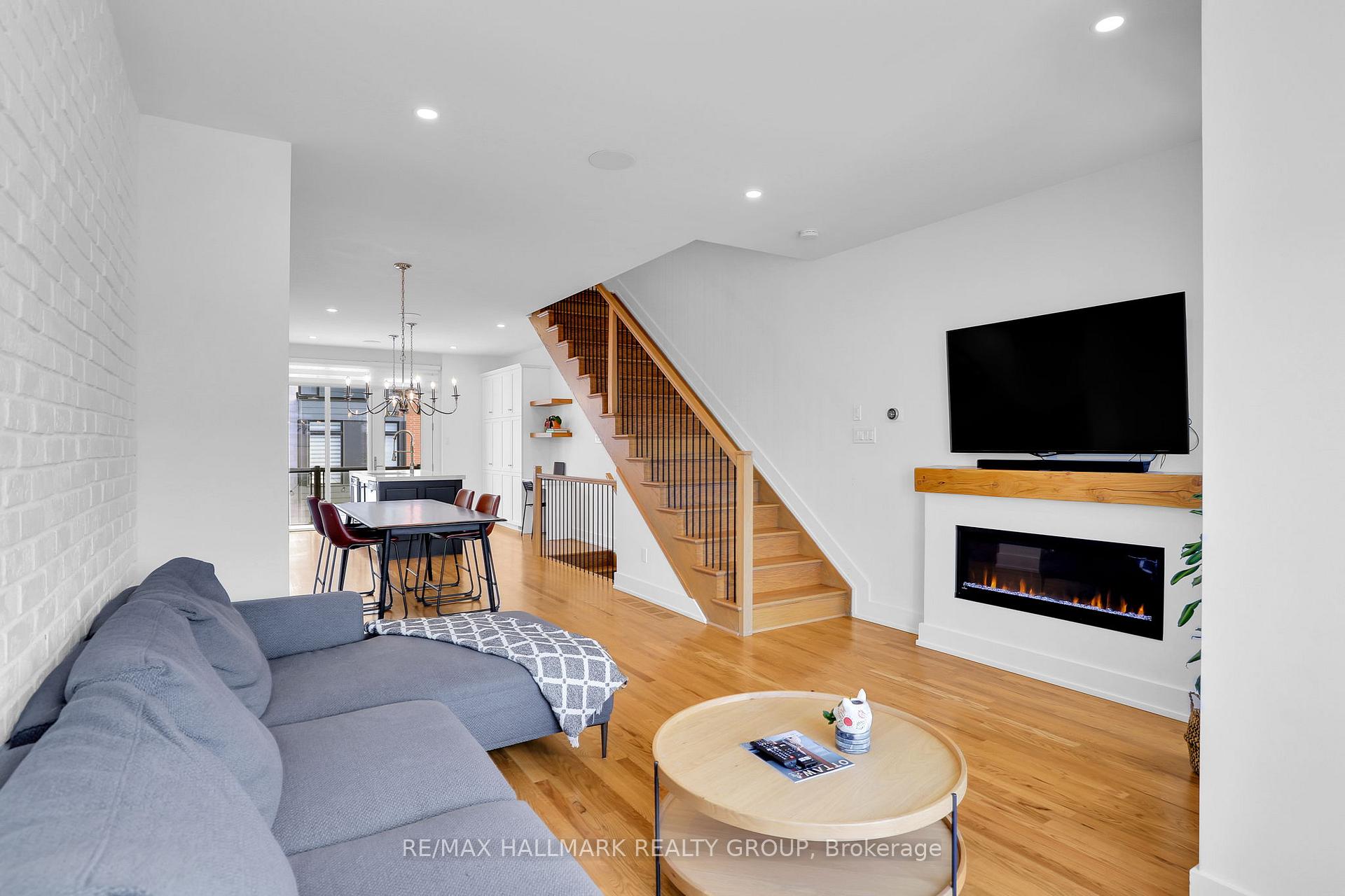 Photo 11 of 353B Booth Street, Ottawa, West Centre Town — HOMEH