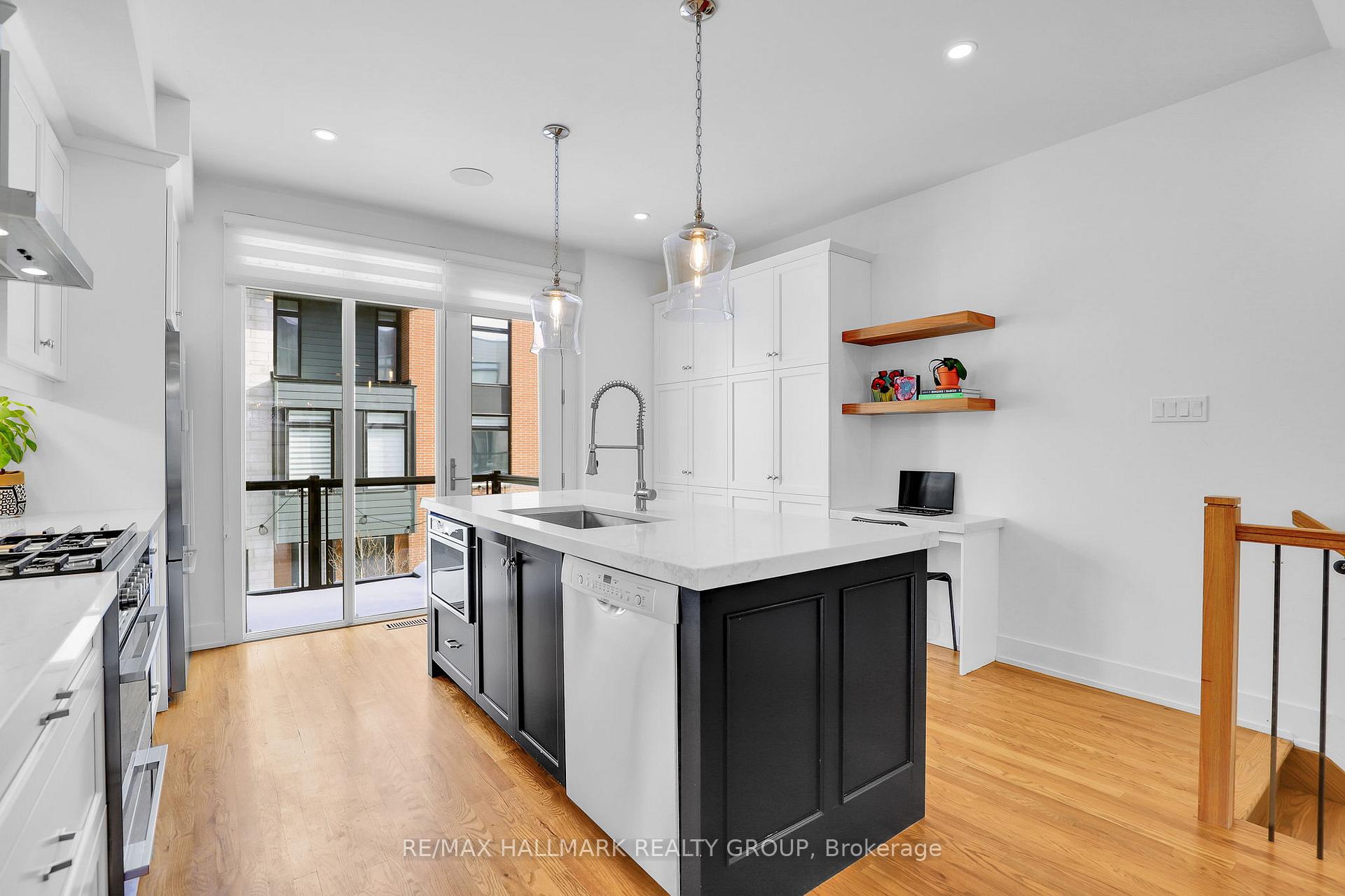 Photo 15 of 353B Booth Street, Ottawa, West Centre Town — HOMEH