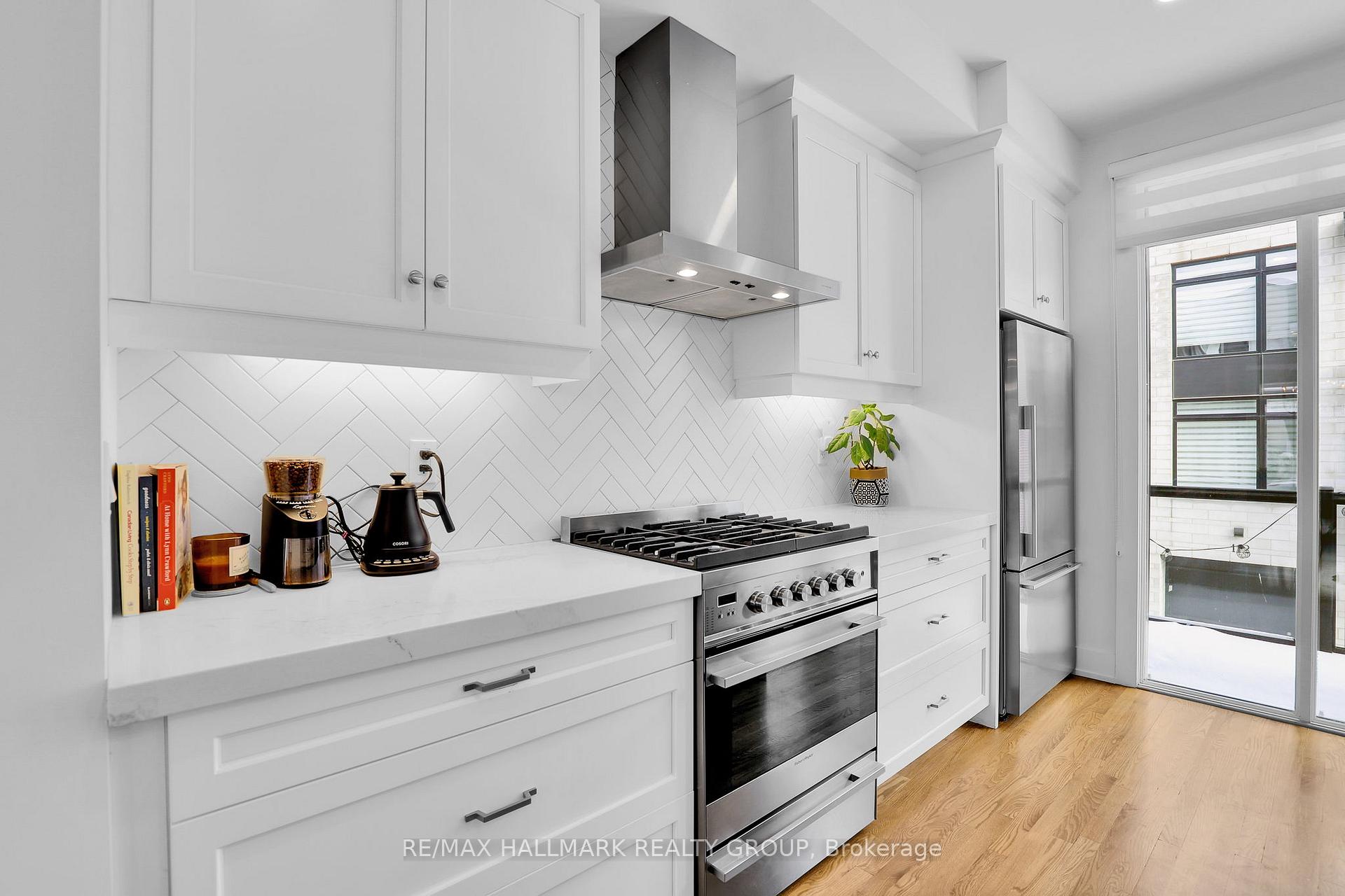 Photo 17 of 353B Booth Street, Ottawa, West Centre Town — HOMEH