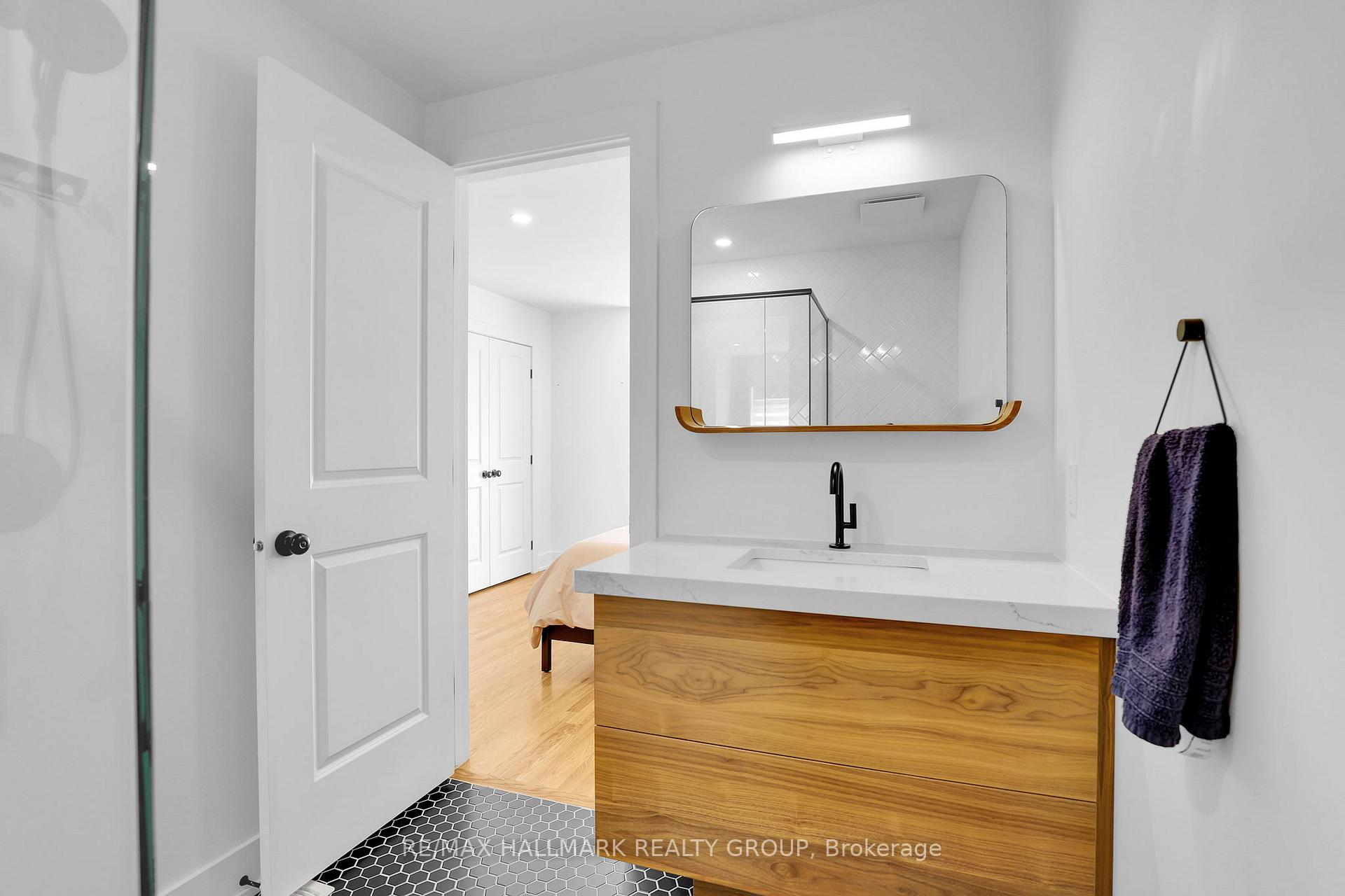 Photo 25 of 353B Booth Street, Ottawa, West Centre Town — HOMEH