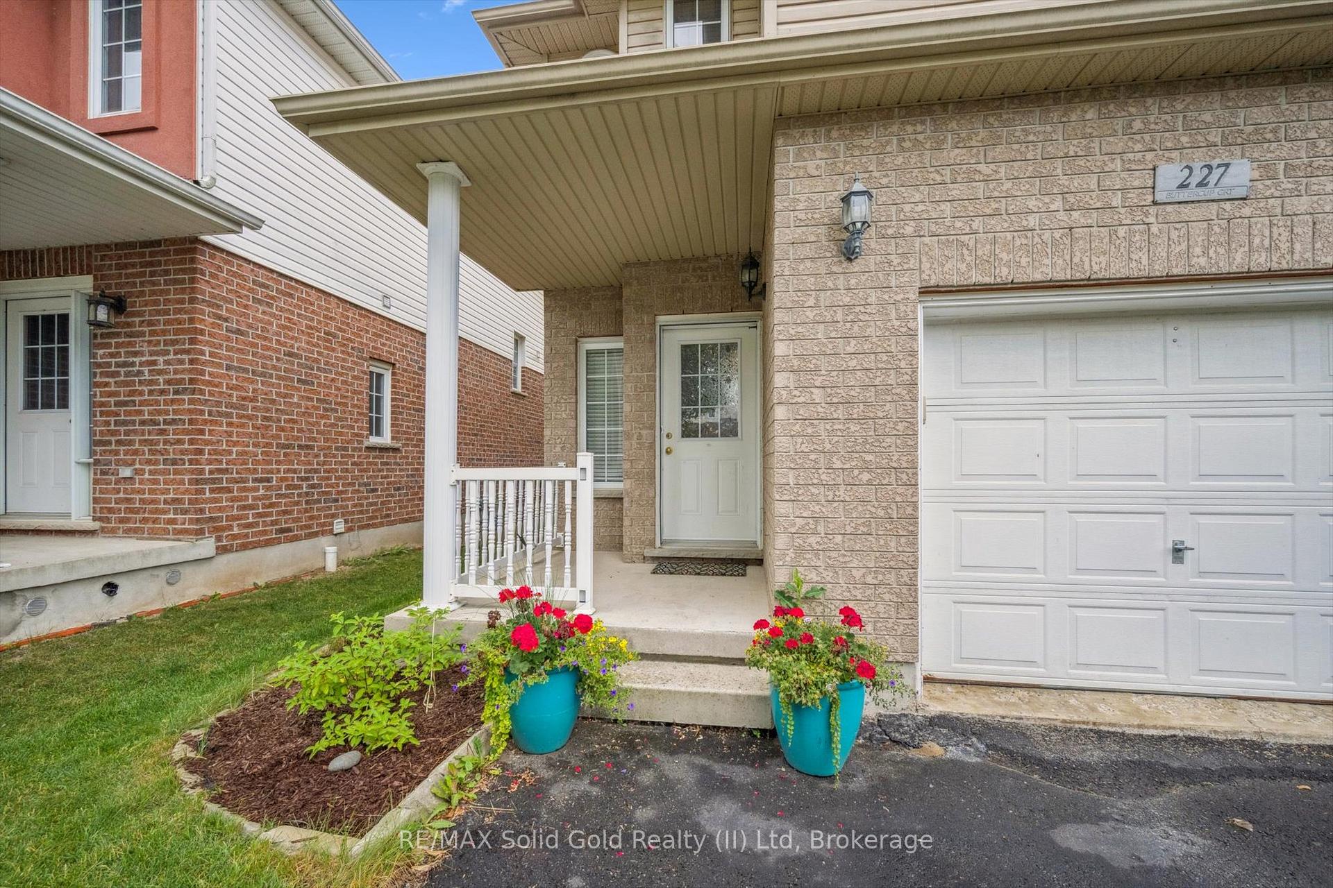 Photo 3 of 227 Buttercup Court, Waterloo — HOMEH