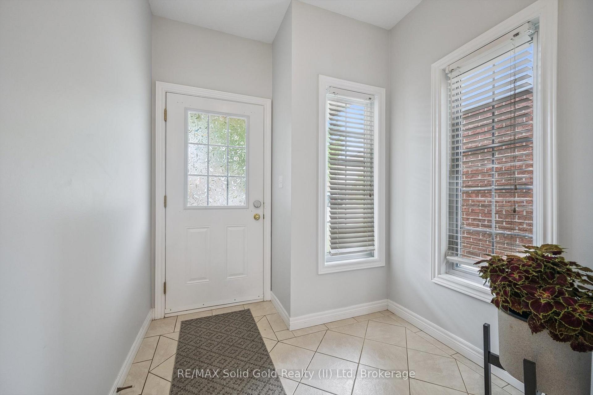 Photo 4 of 227 Buttercup Court, Waterloo — HOMEH