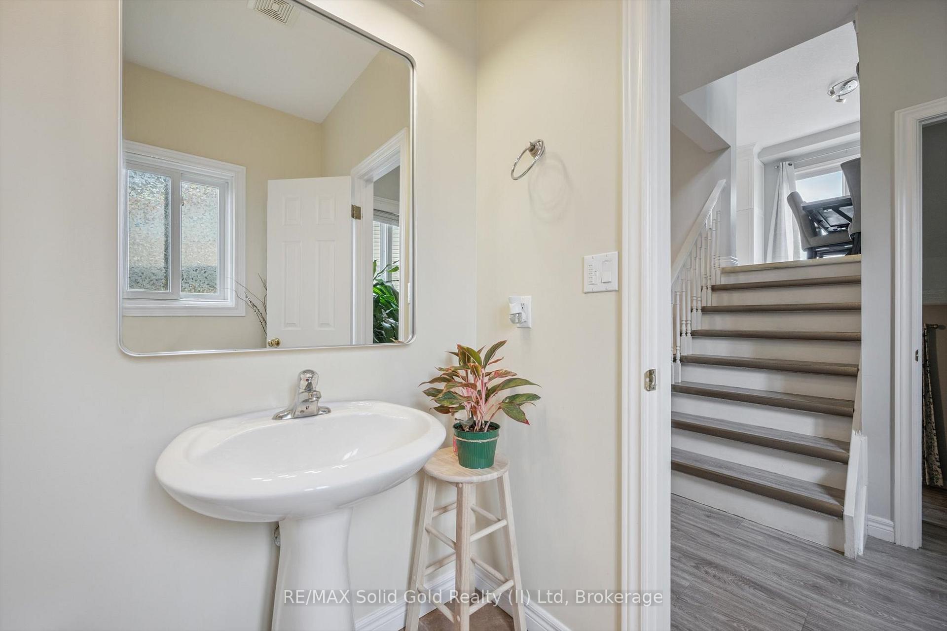 Photo 9 of 227 Buttercup Court, Waterloo — HOMEH