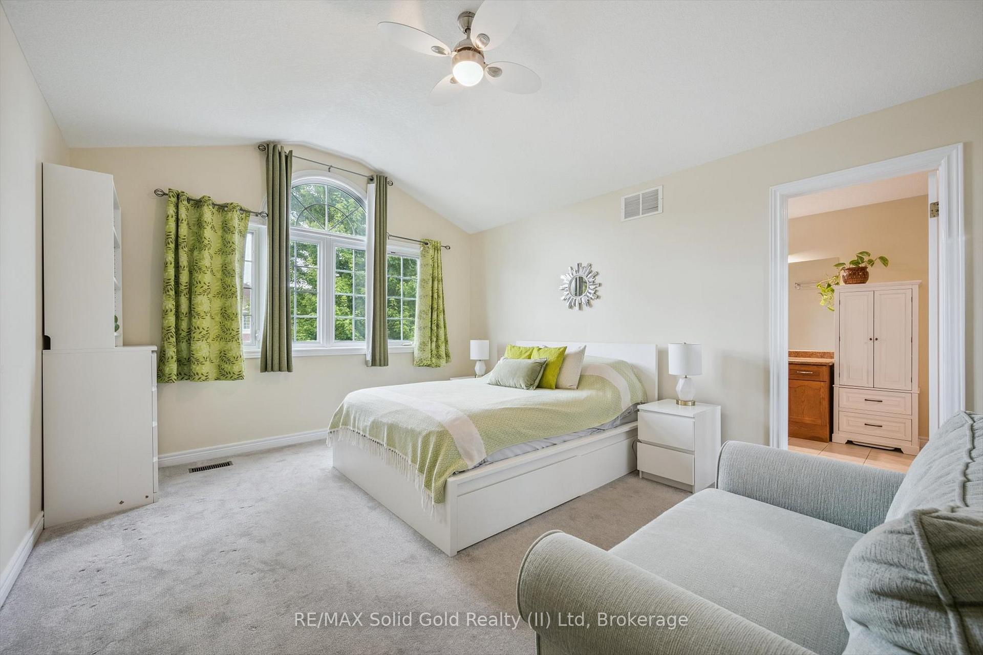 Photo 17 of 227 Buttercup Court, Waterloo — HOMEH