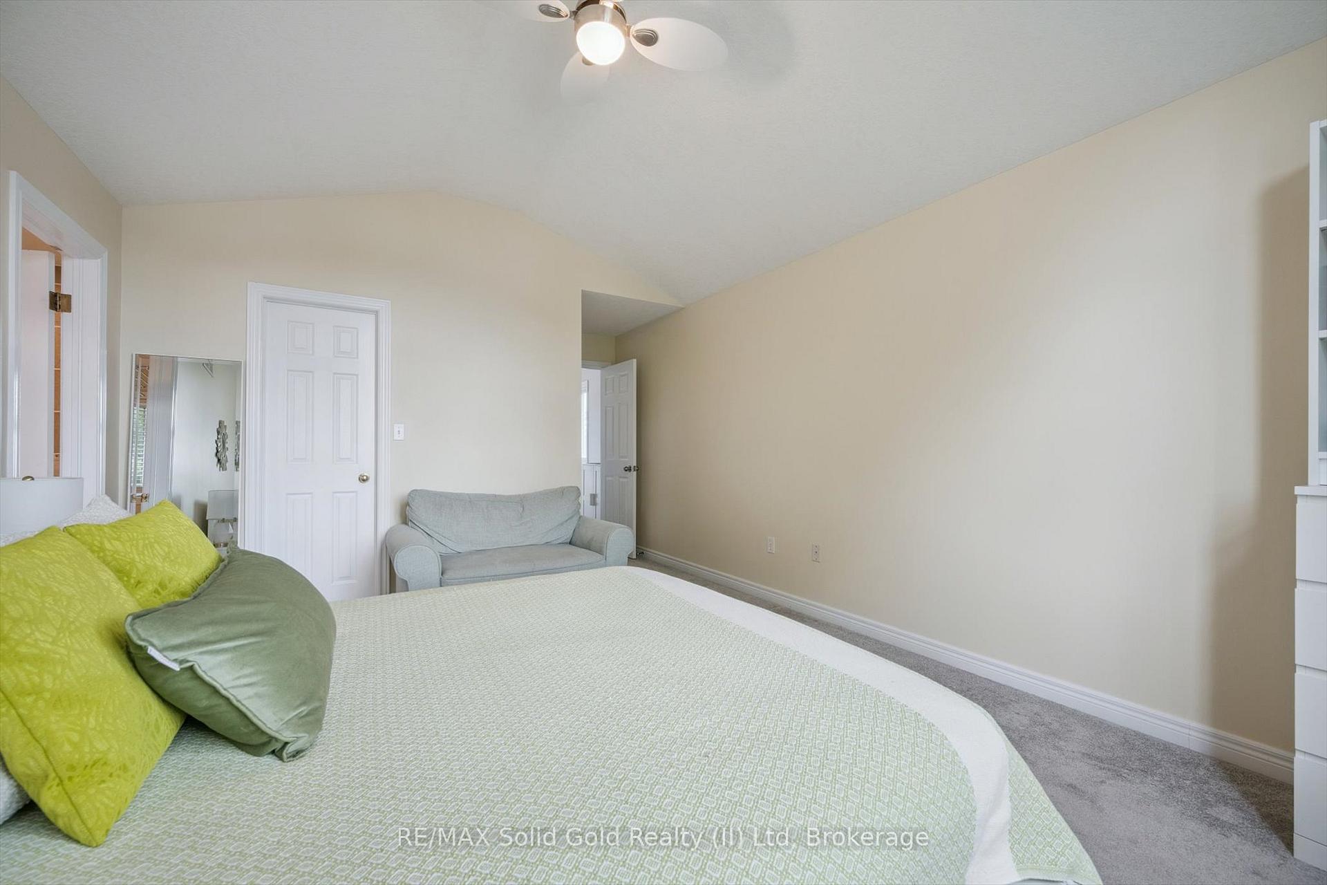 Photo 18 of 227 Buttercup Court, Waterloo — HOMEH