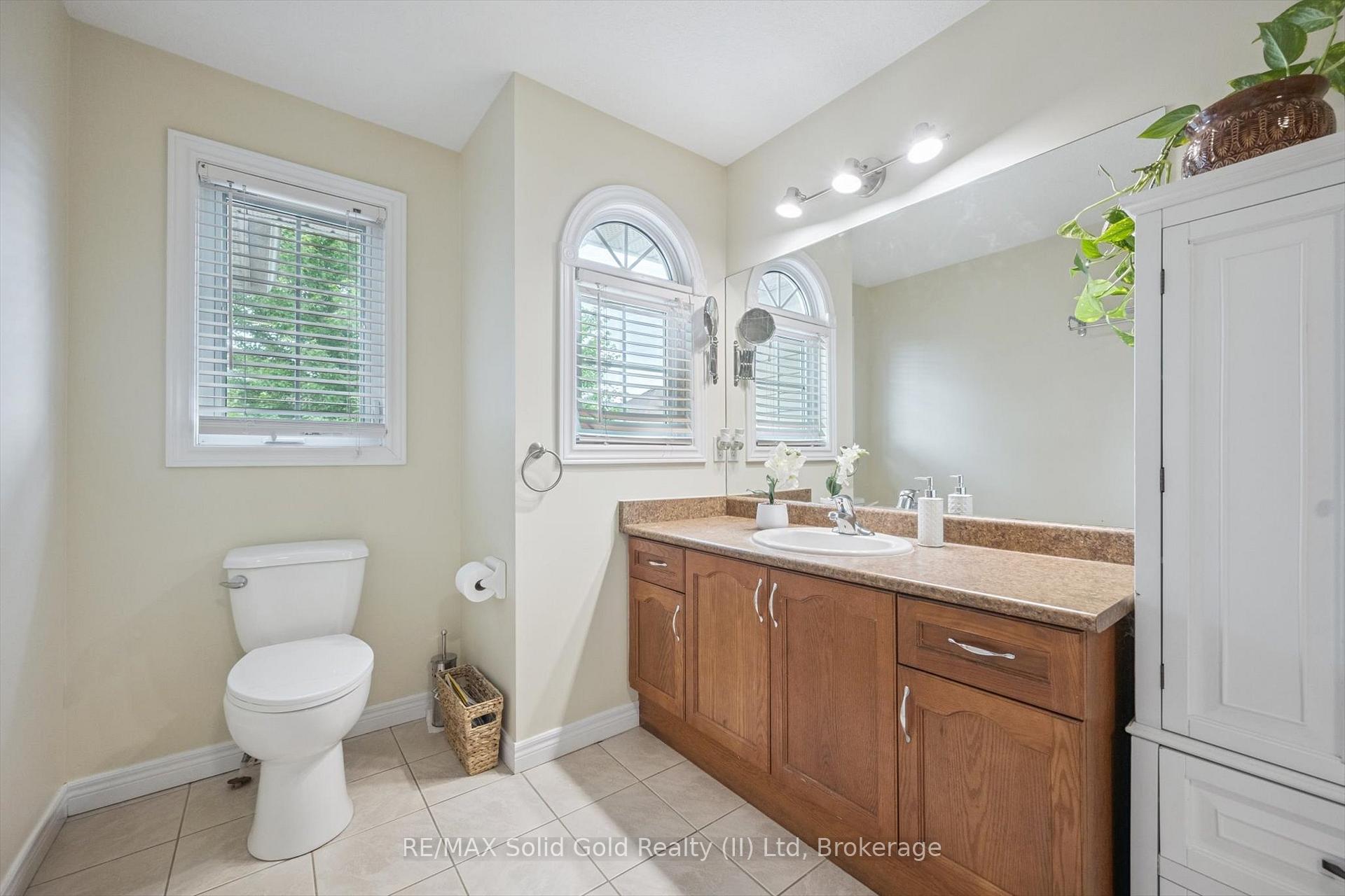 Photo 19 of 227 Buttercup Court, Waterloo — HOMEH