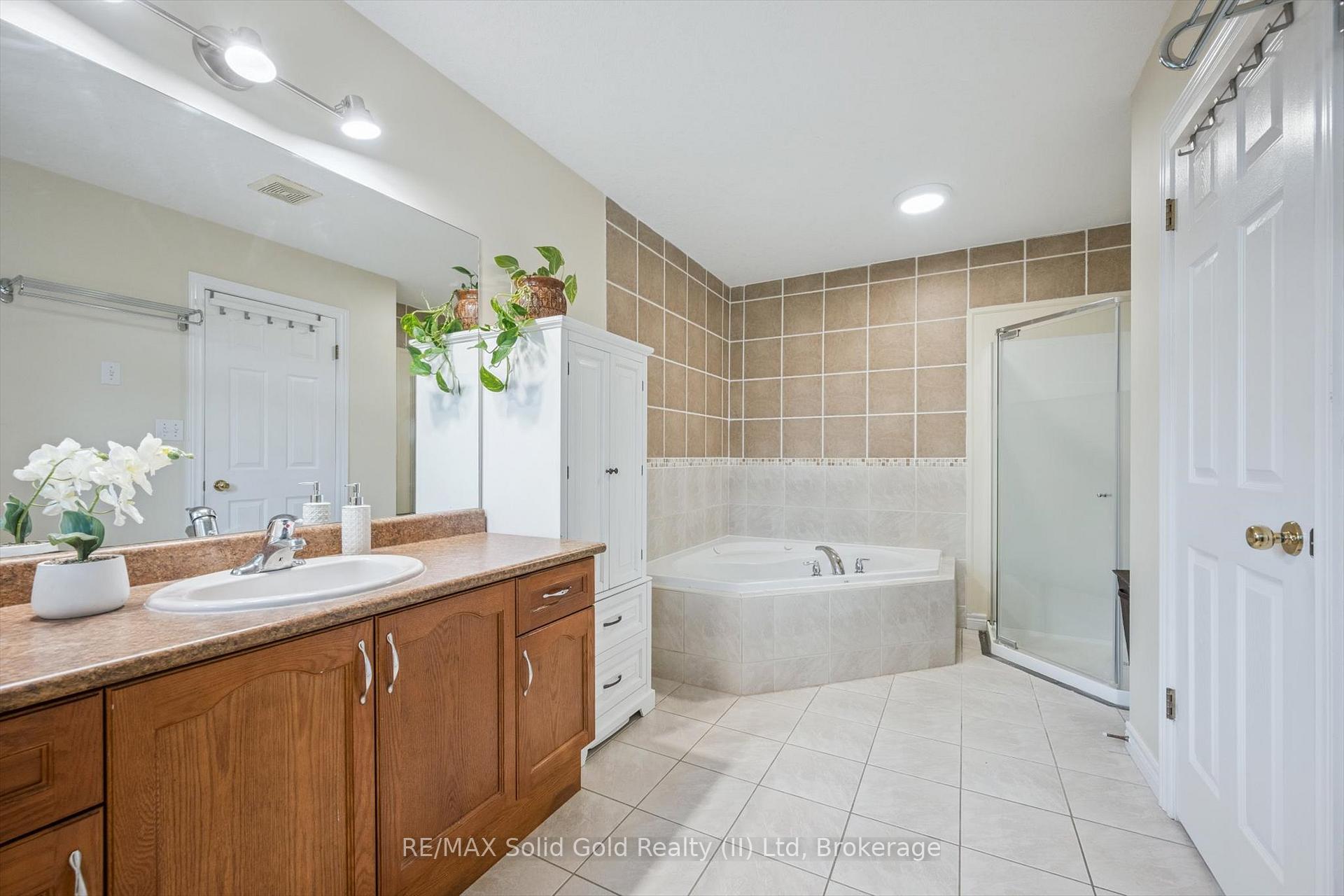 Photo 20 of 227 Buttercup Court, Waterloo — HOMEH
