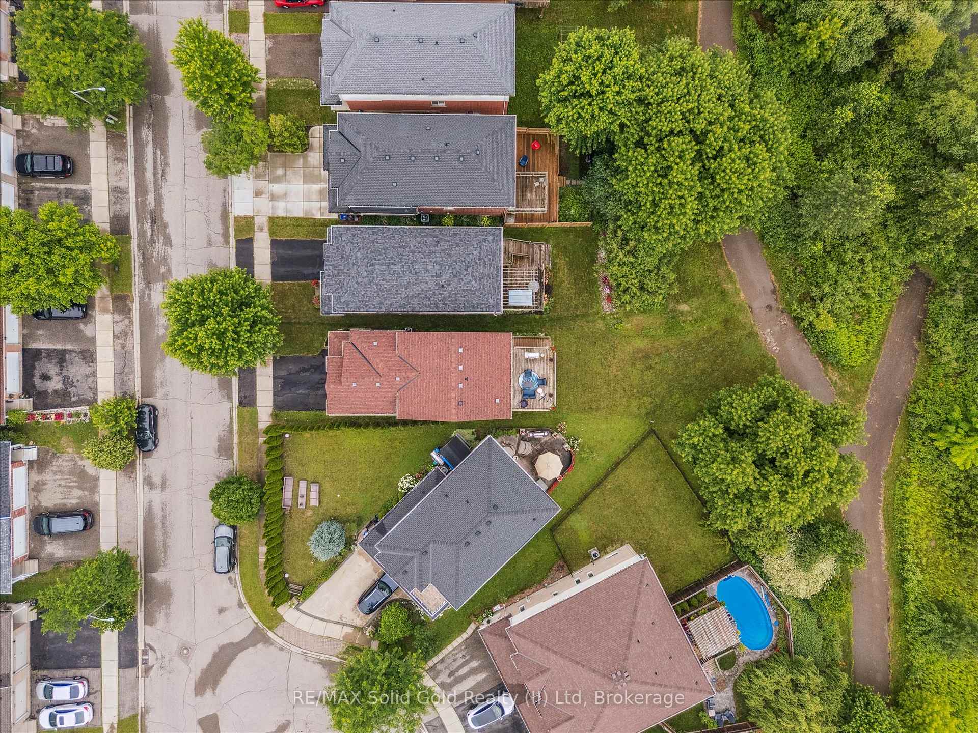 Photo 40 of 227 Buttercup Court, Waterloo — HOMEH