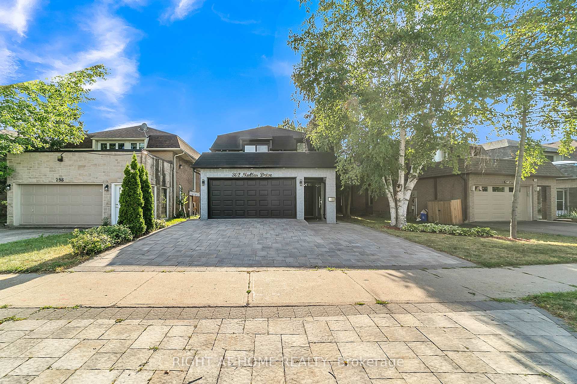 Photo 6 of 302 Mullen Drive, Vaughan, Brownridge — HOMEH