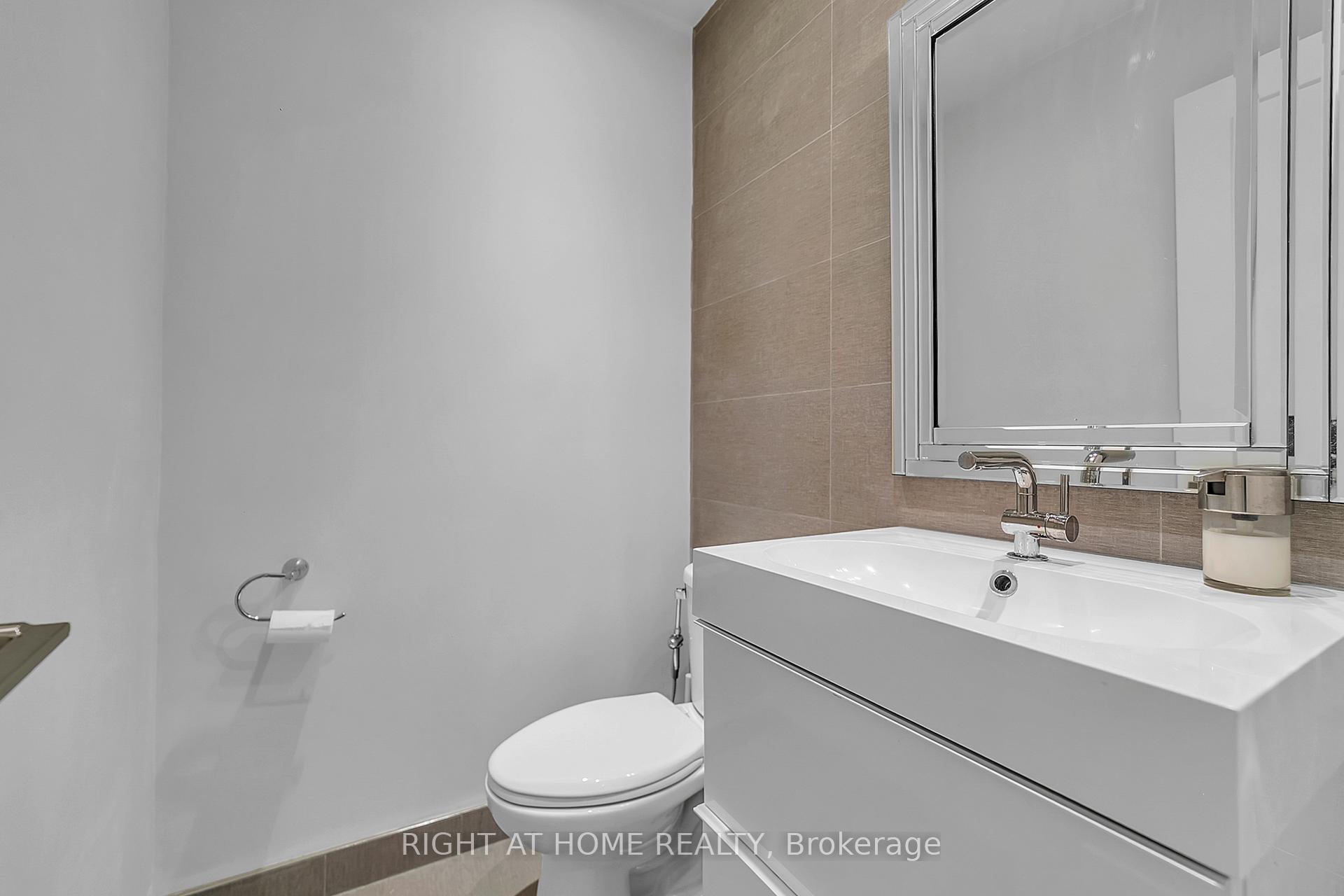 Photo 9 of 302 Mullen Drive, Vaughan, Brownridge — HOMEH