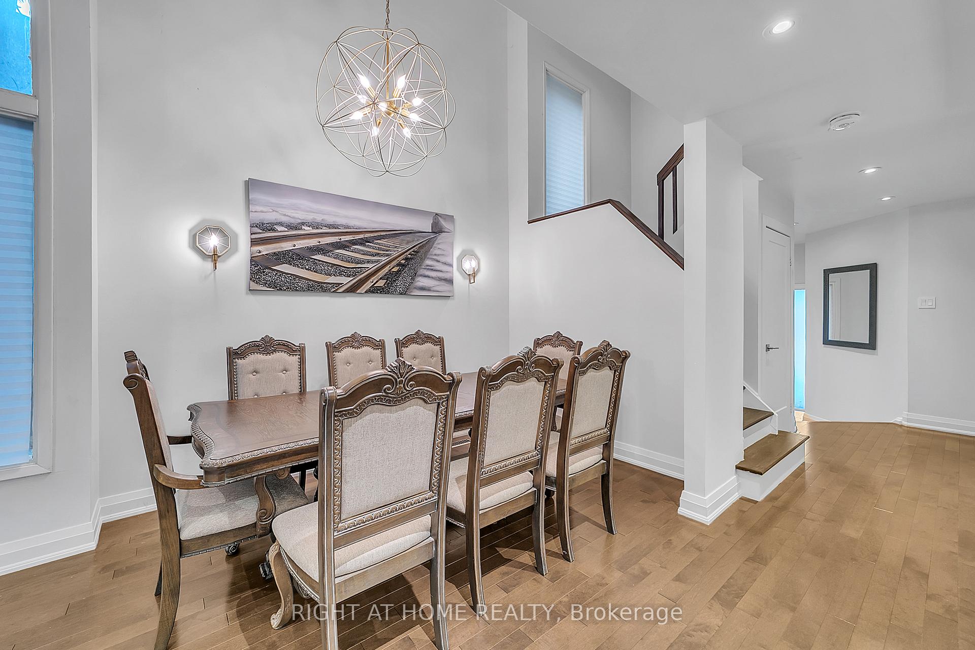 Photo 17 of 302 Mullen Drive, Vaughan, Brownridge — HOMEH
