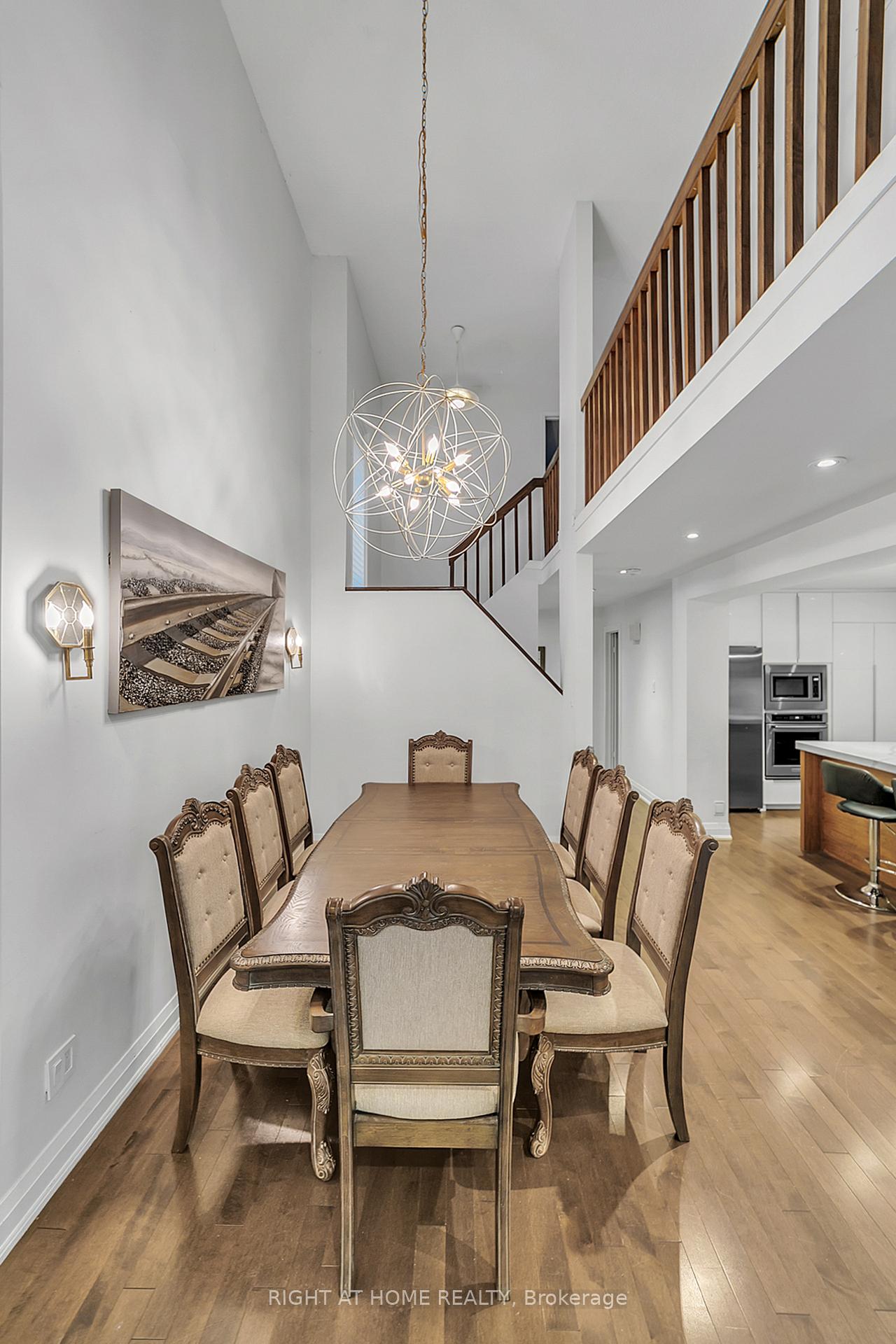 Photo 19 of 302 Mullen Drive, Vaughan, Brownridge — HOMEH