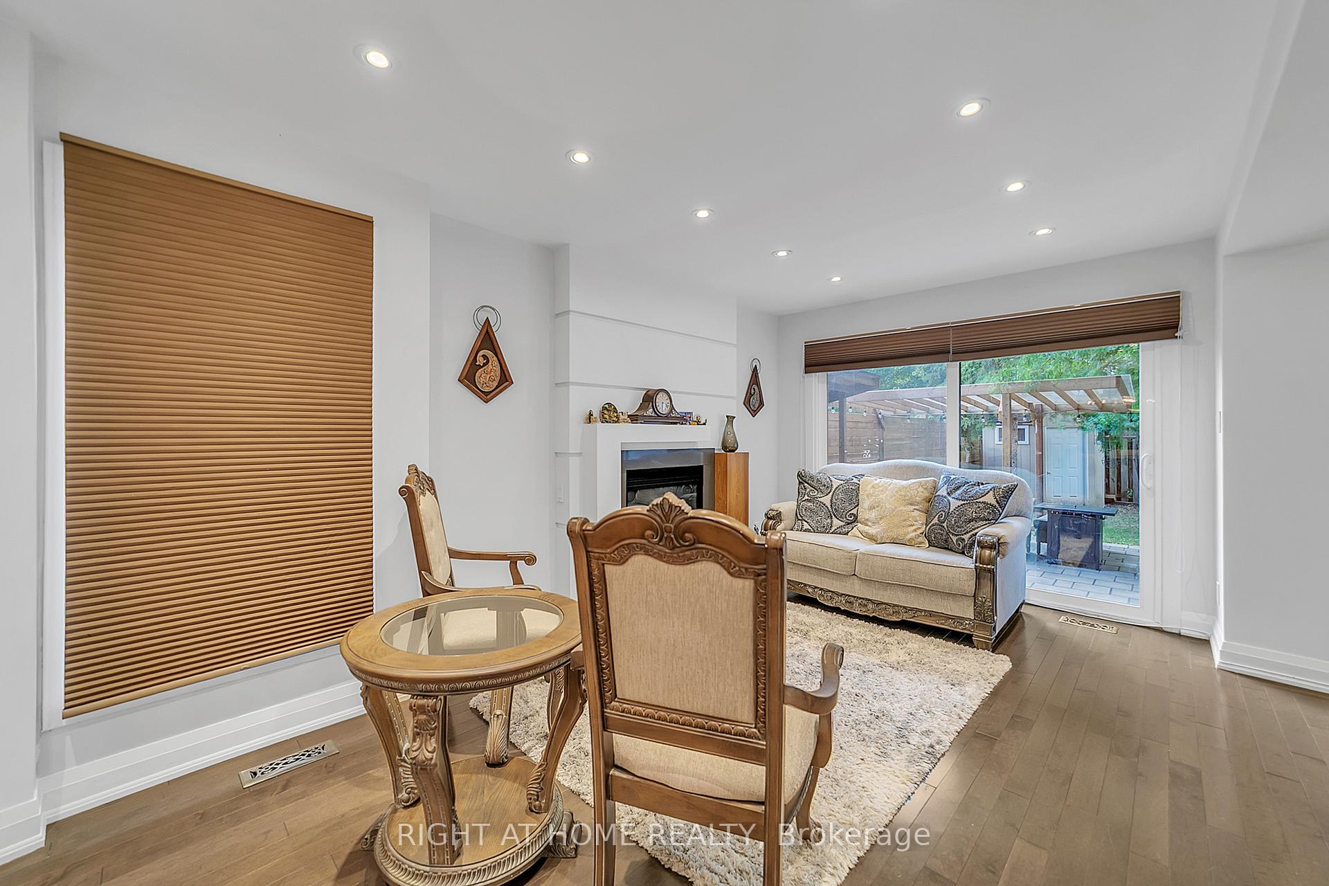Photo 21 of 302 Mullen Drive, Vaughan, Brownridge — HOMEH