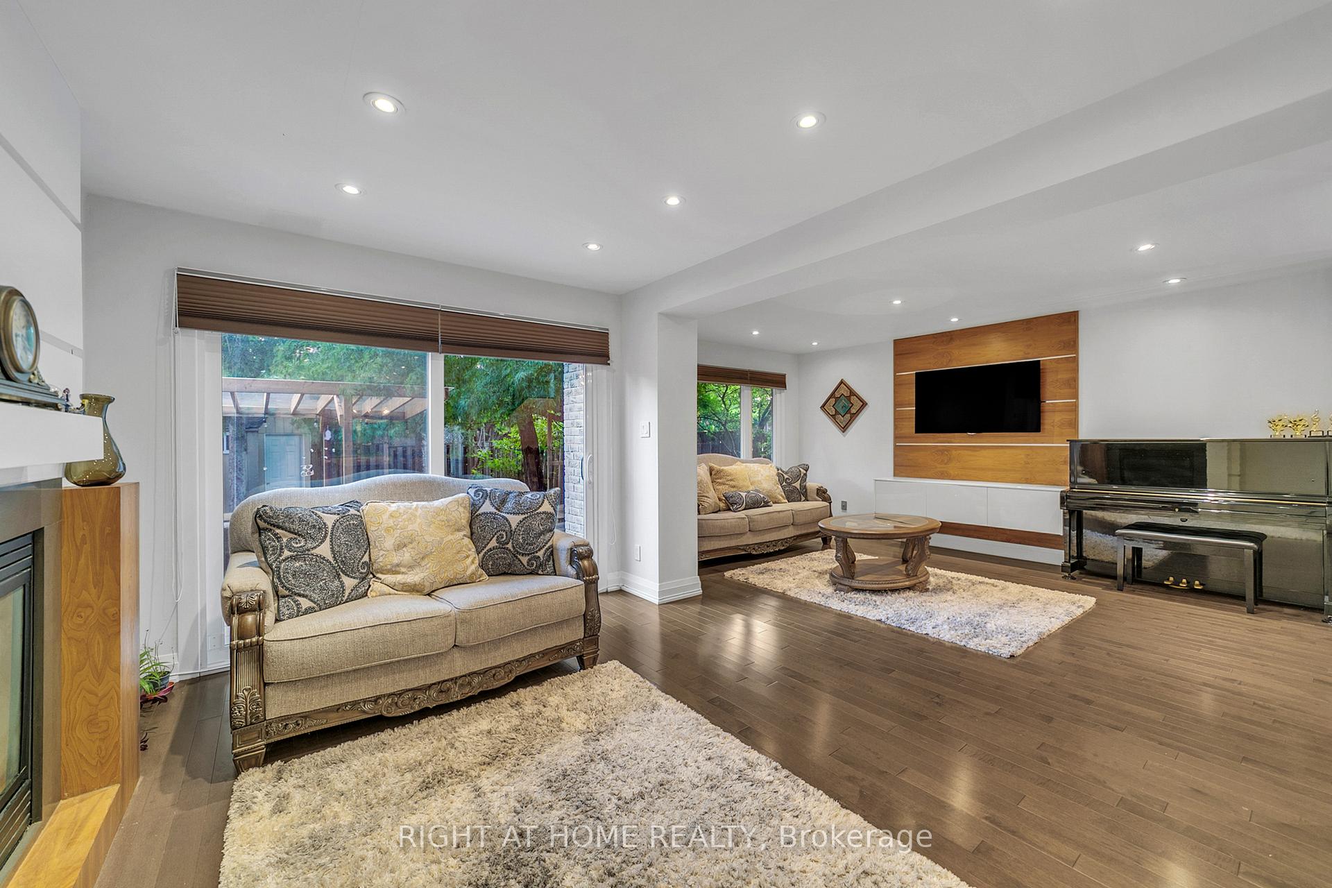 Photo 22 of 302 Mullen Drive, Vaughan, Brownridge — HOMEH