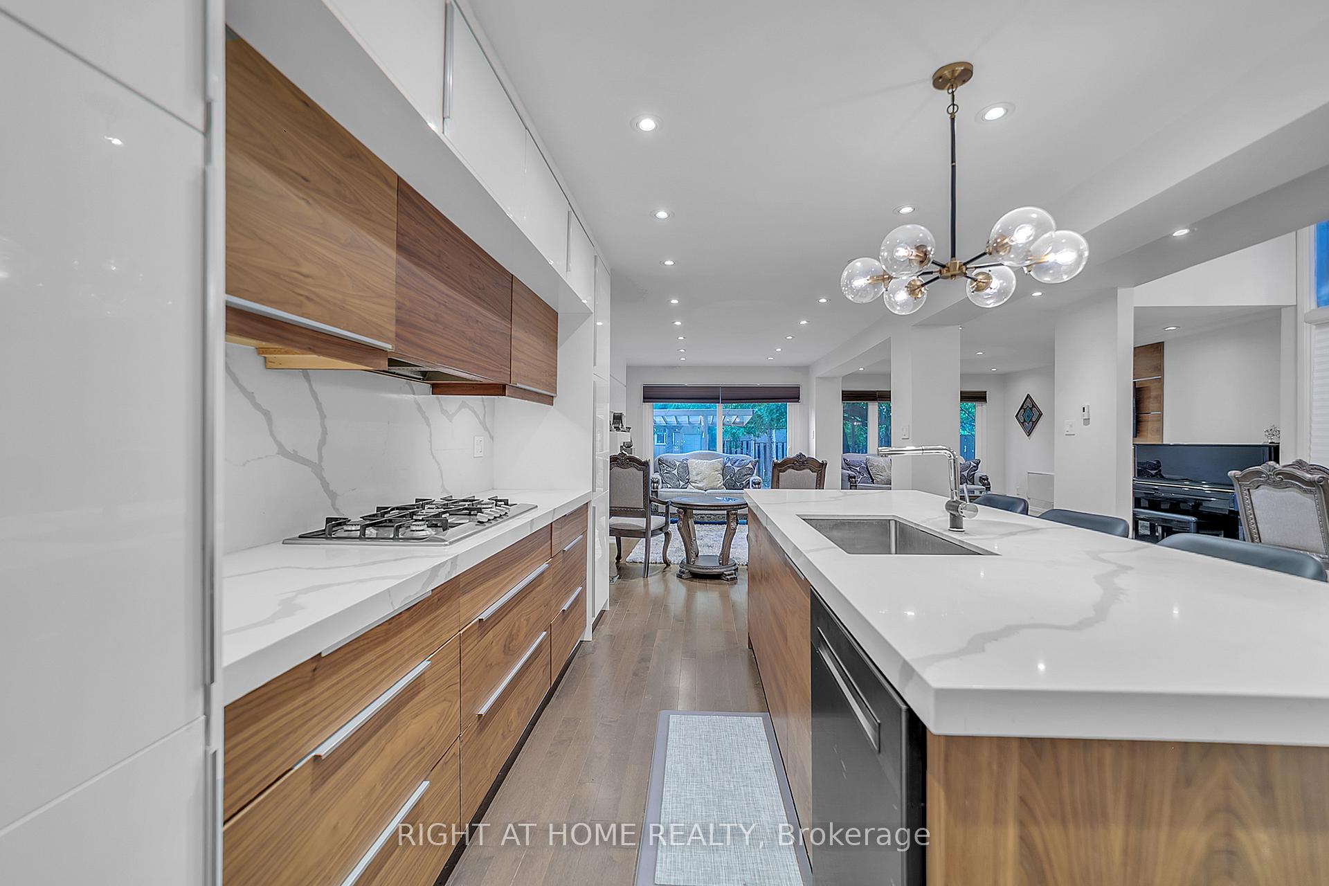 Photo 27 of 302 Mullen Drive, Vaughan, Brownridge — HOMEH